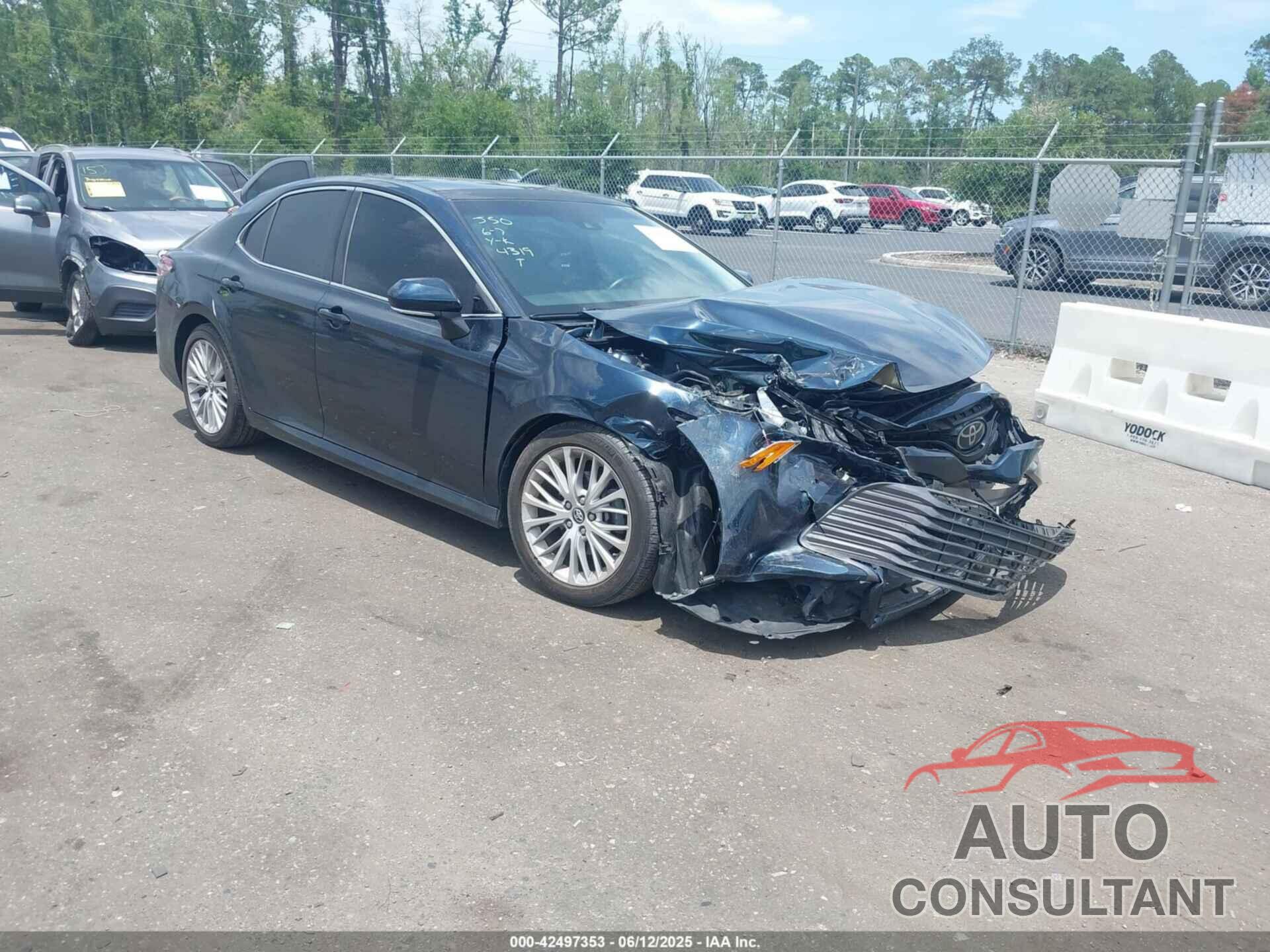 TOYOTA CAMRY 2018 - 4T1B11HK9JU594319