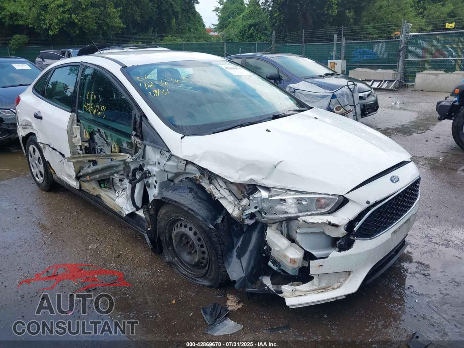 FORD FOCUS 2017 - 1FADP3E20HL302784