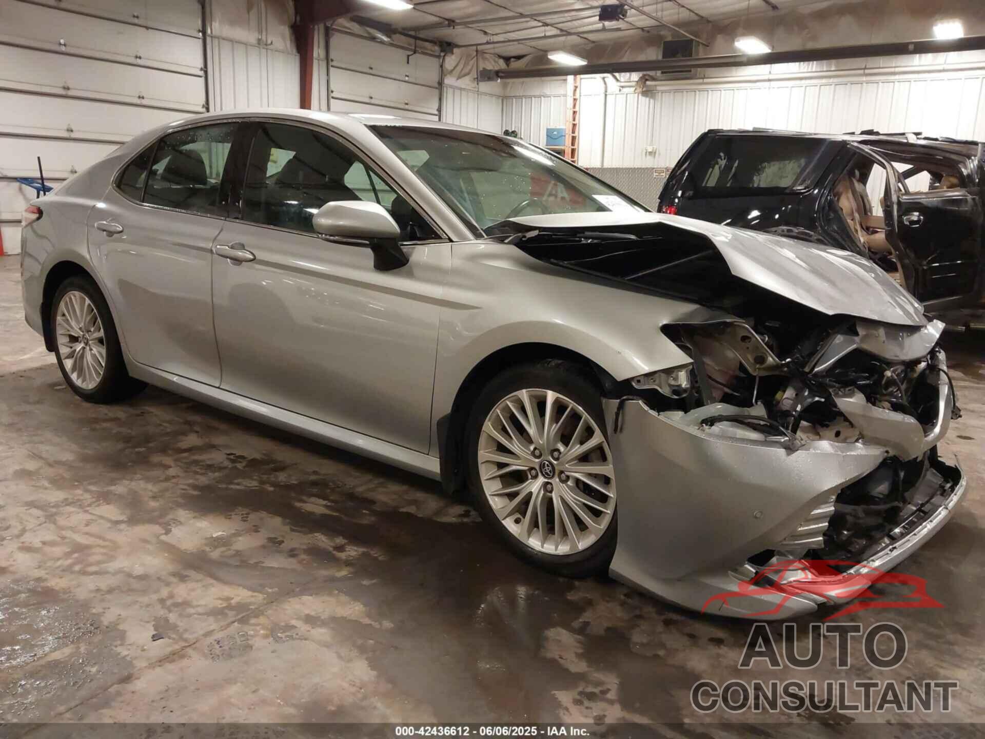 TOYOTA CAMRY 2018 - 4T1B11HK2JU075676