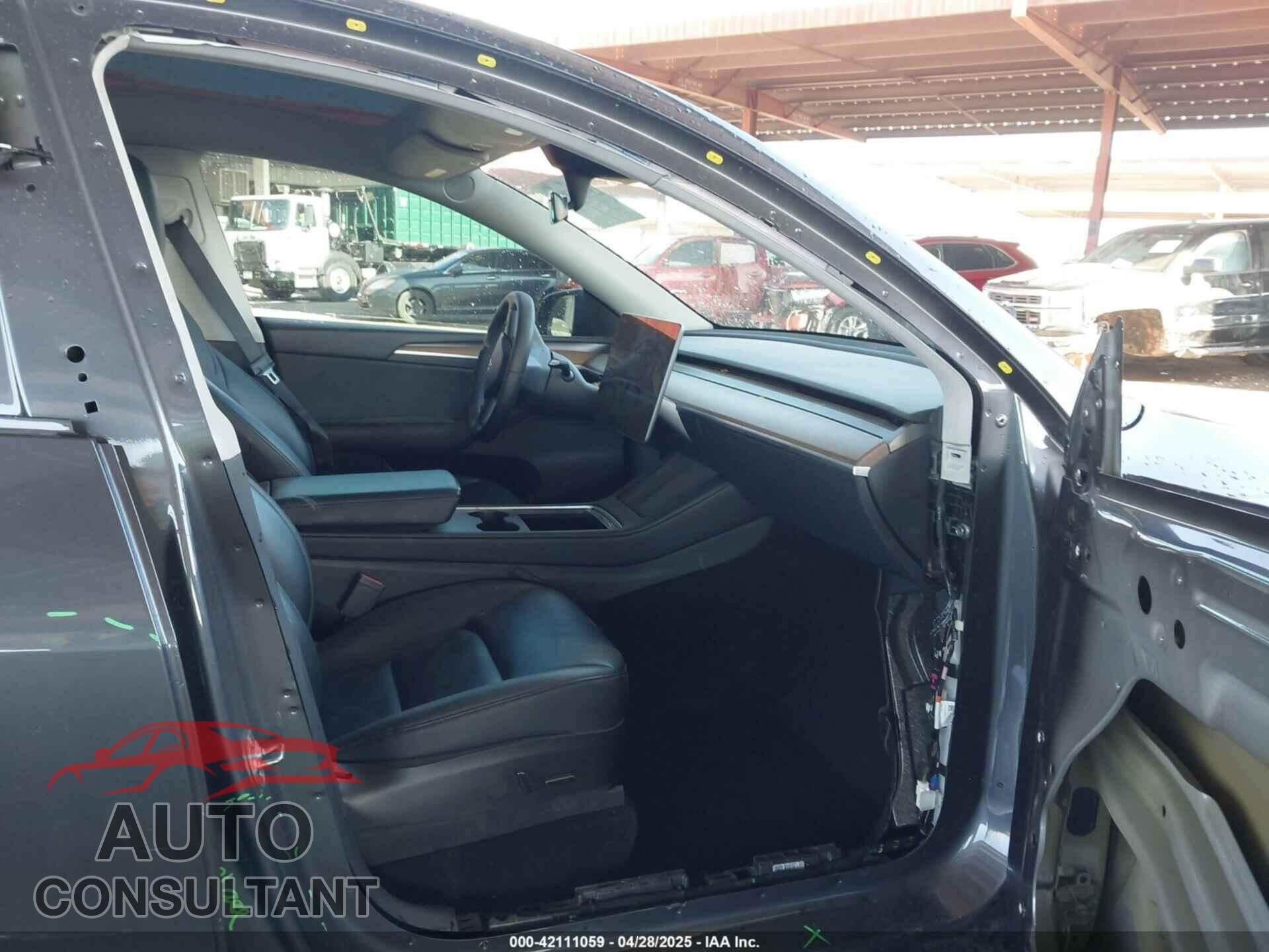 TESLA MODEL Y 2023 - 7SAYGAEEXPF618174