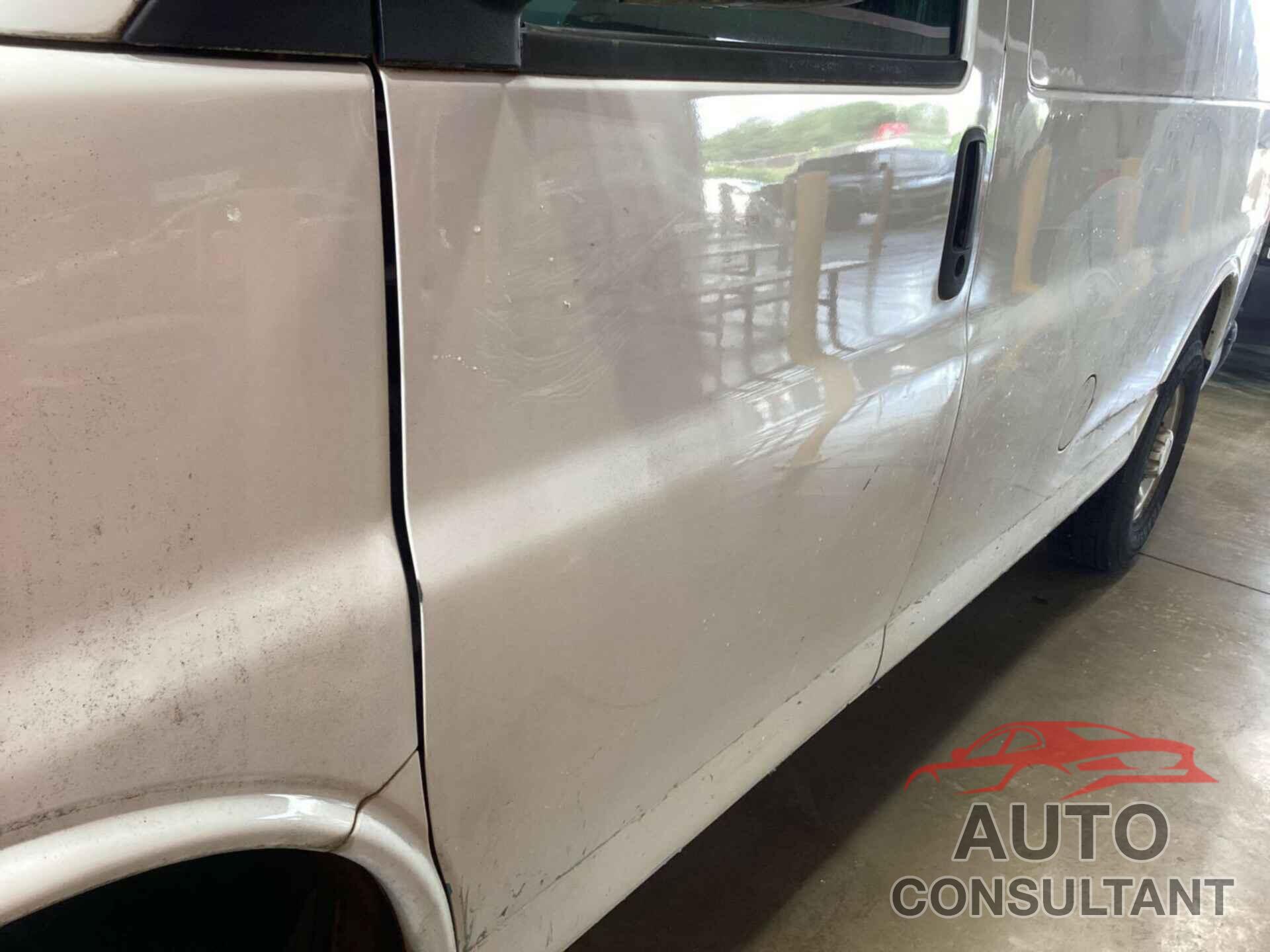 CHEVROLET EXPRESS G2500 2011 - 1GCWGFCA3B1169746