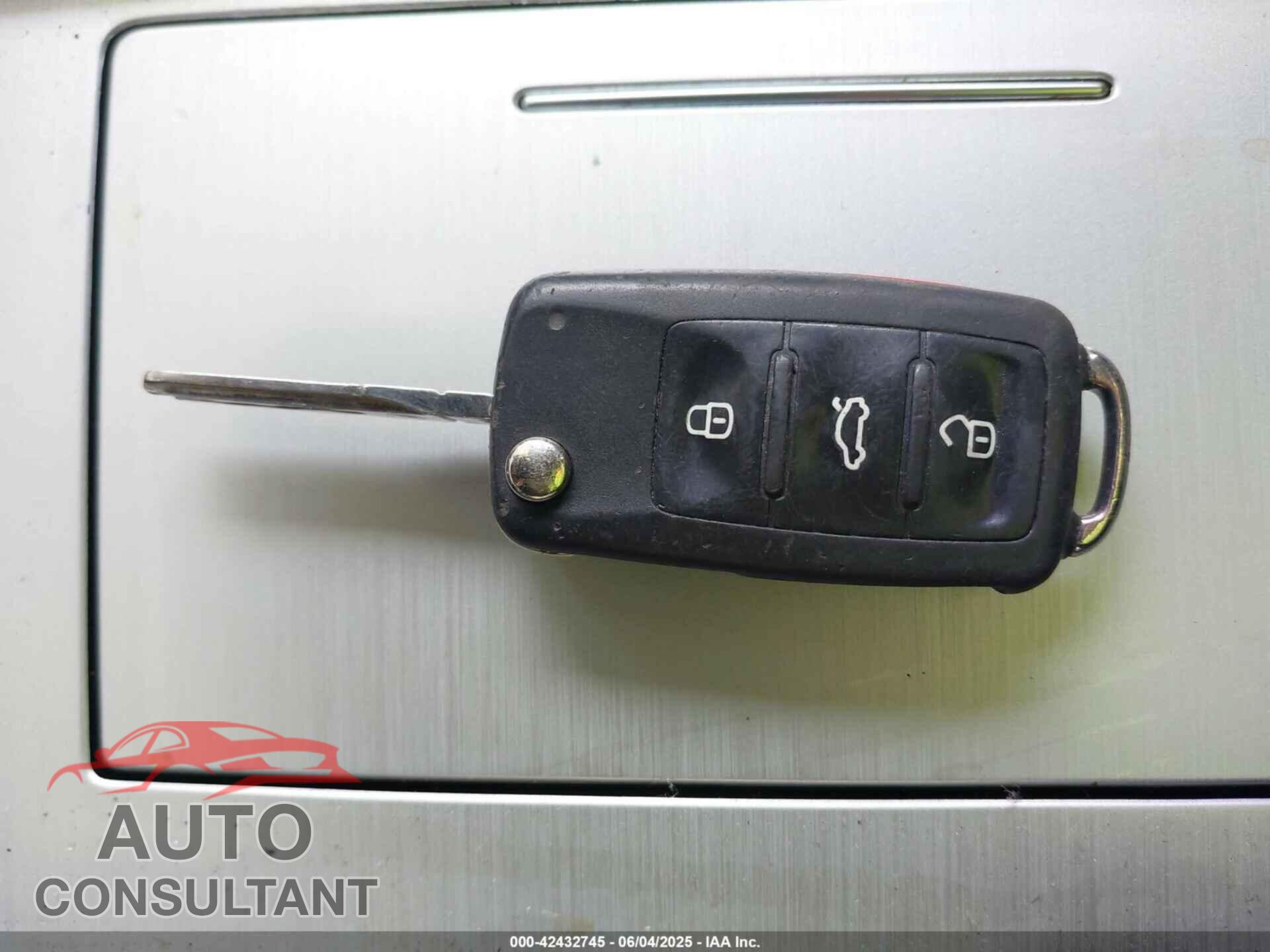 VOLKSWAGEN PASSAT 2012 - 1VWBP7A30CC042884