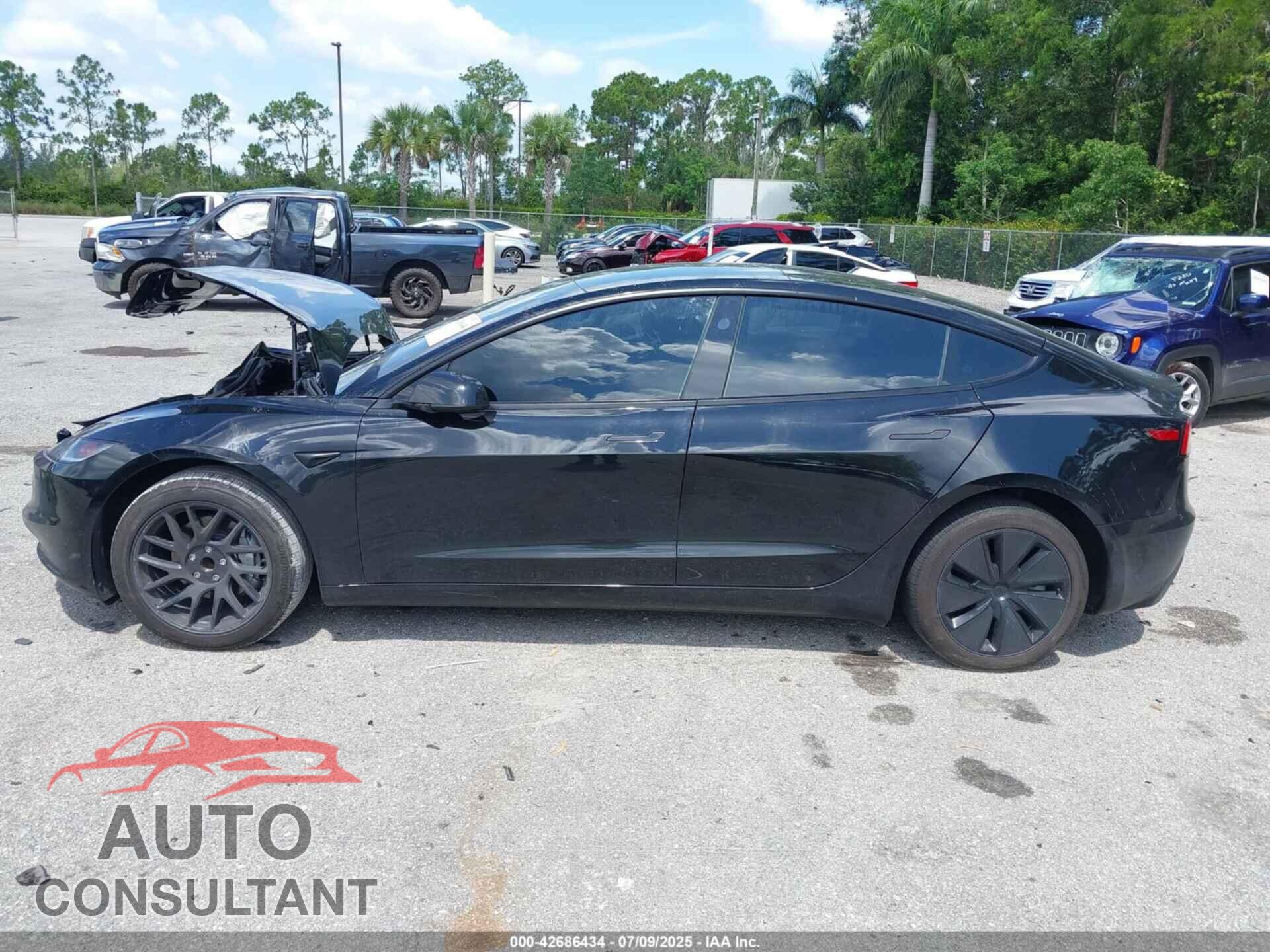 TESLA MODEL 3 2024 - 5YJ3E1EA4RF856745