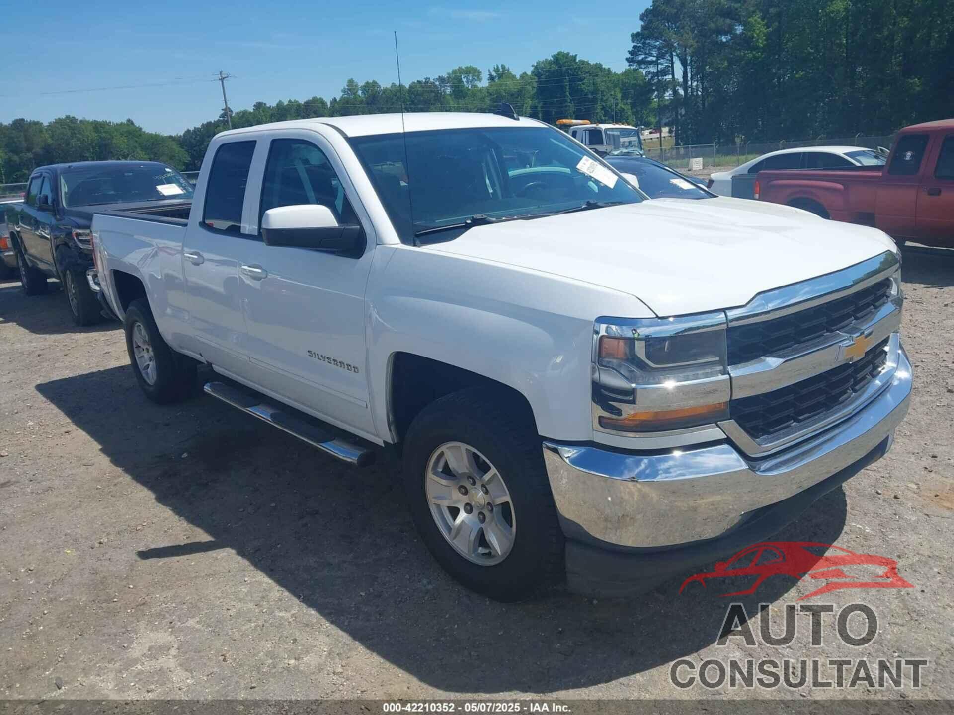 CHEVROLET SILVERADO 1500 2018 - 1GCRCREH1JZ170429