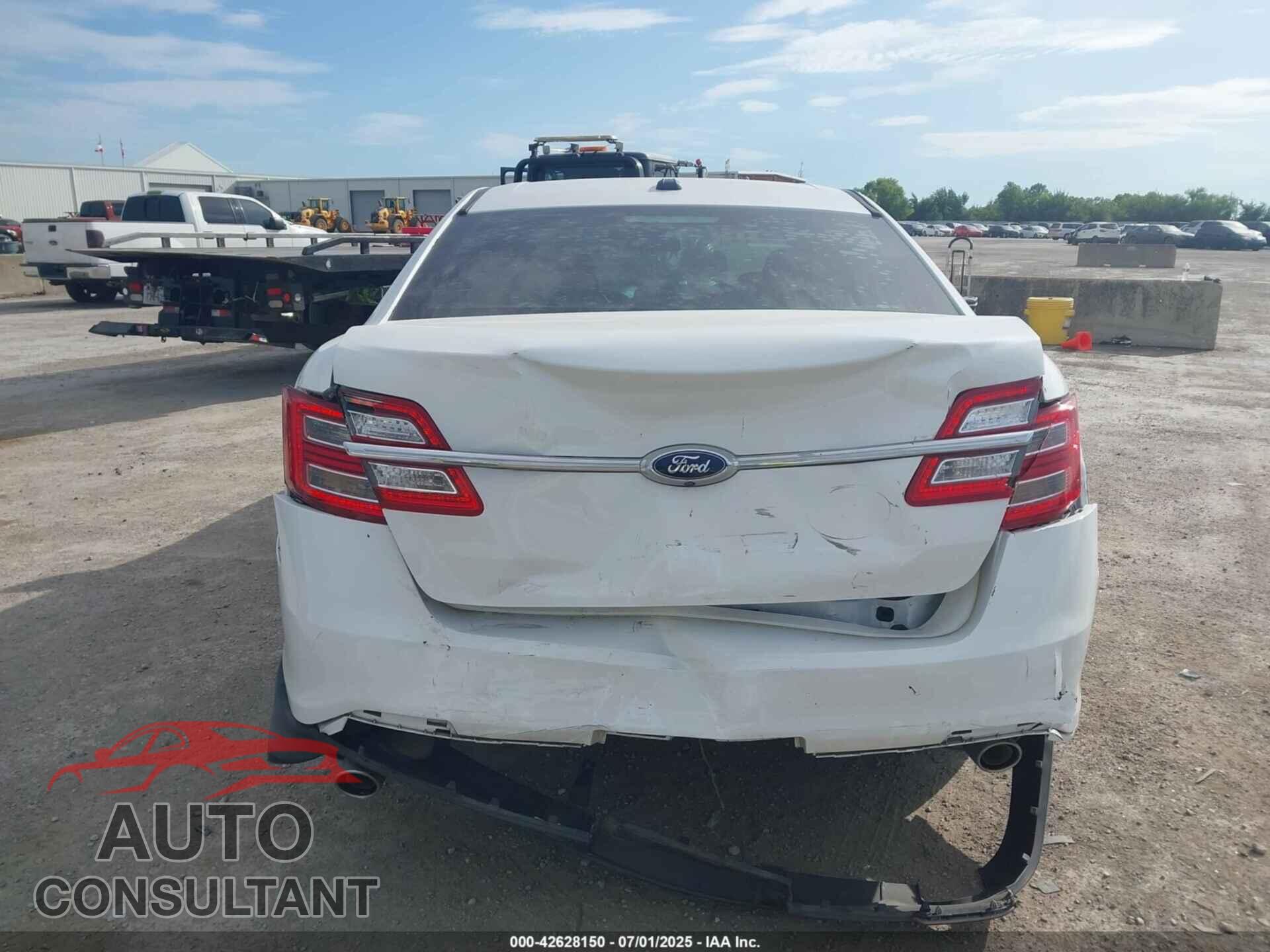FORD TAURUS 2018 - 1FAHP2D86JG123519