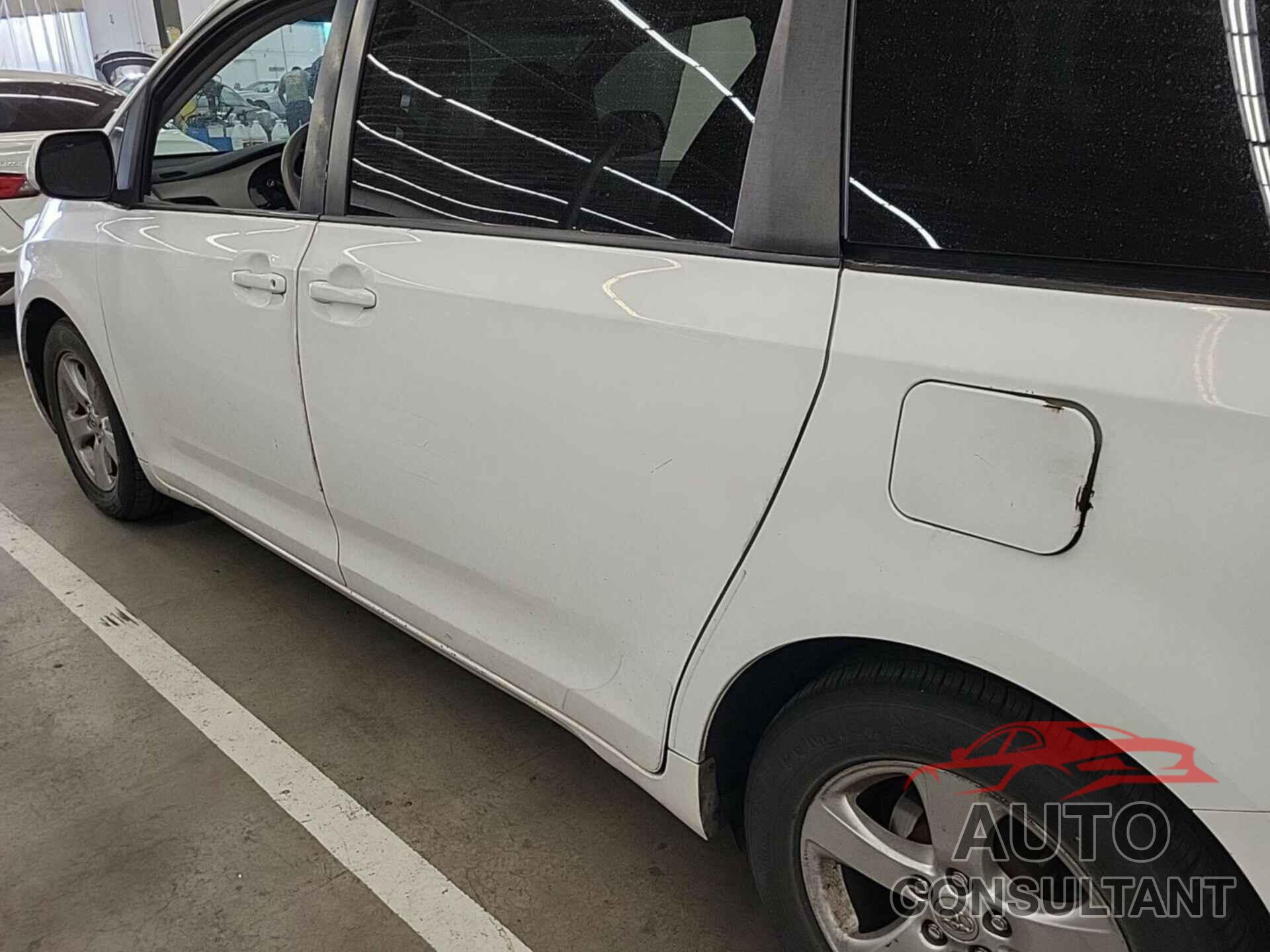 TOYOTA SIENNA 2011 - 5TDKK3DC0BS169878