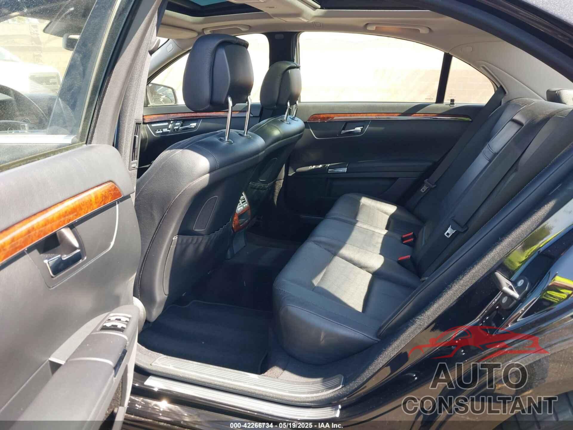 MERCEDES-BENZ S 550 2010 - WDDNG7BB9AA347420