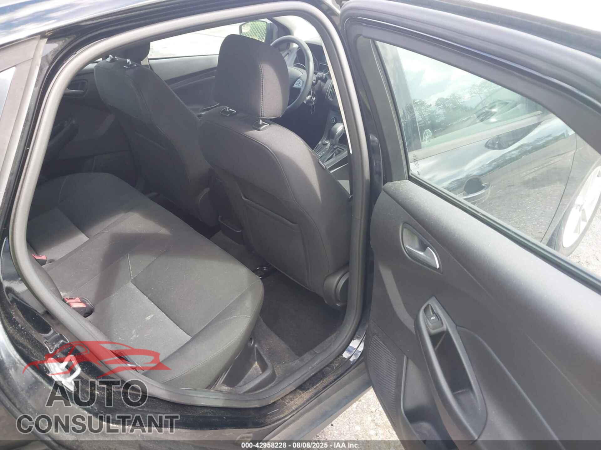 FORD FOCUS 2017 - 1FADP3F26HL326778