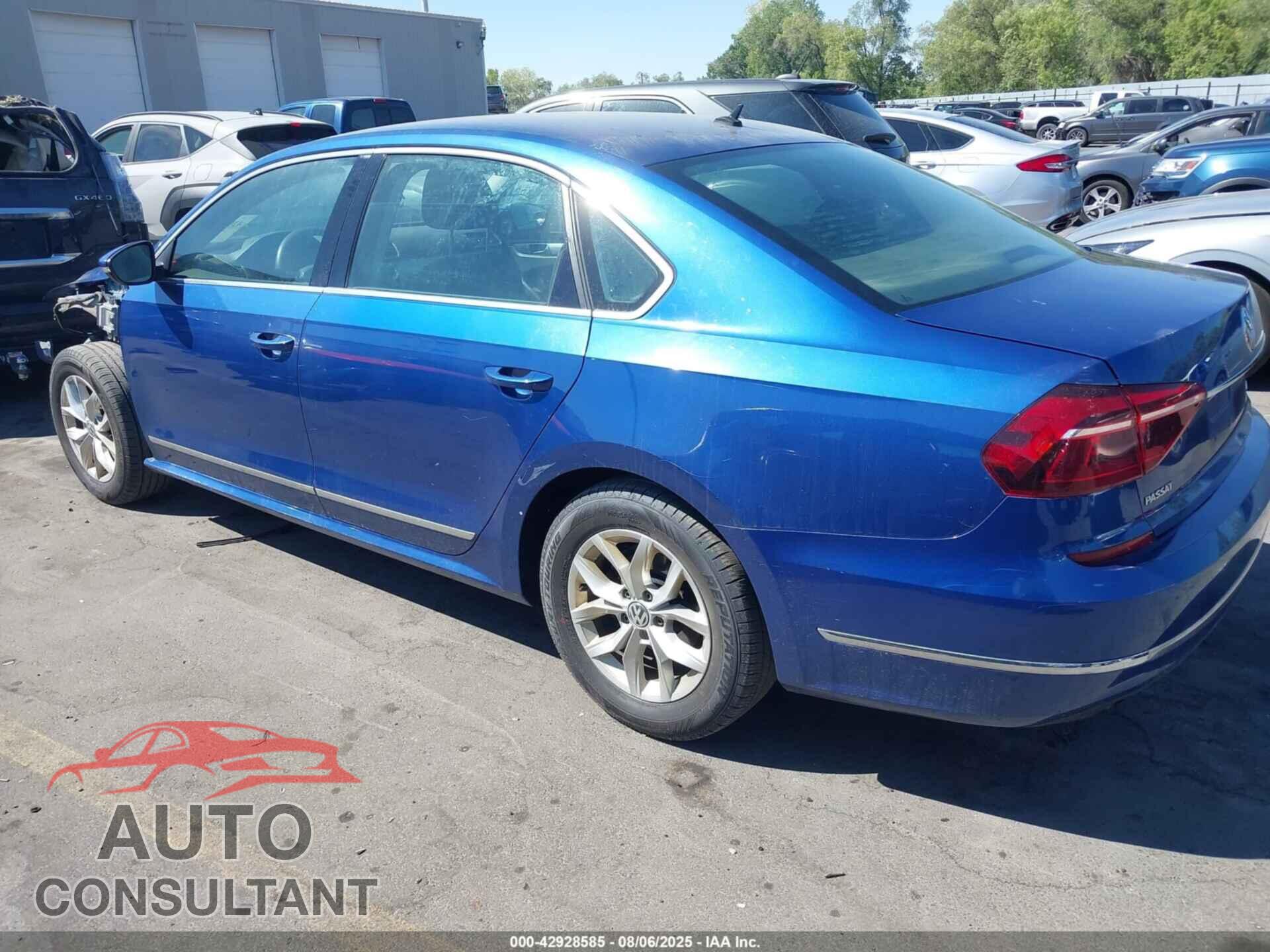 VOLKSWAGEN PASSAT 2017 - 1VWAT7A31HC079456