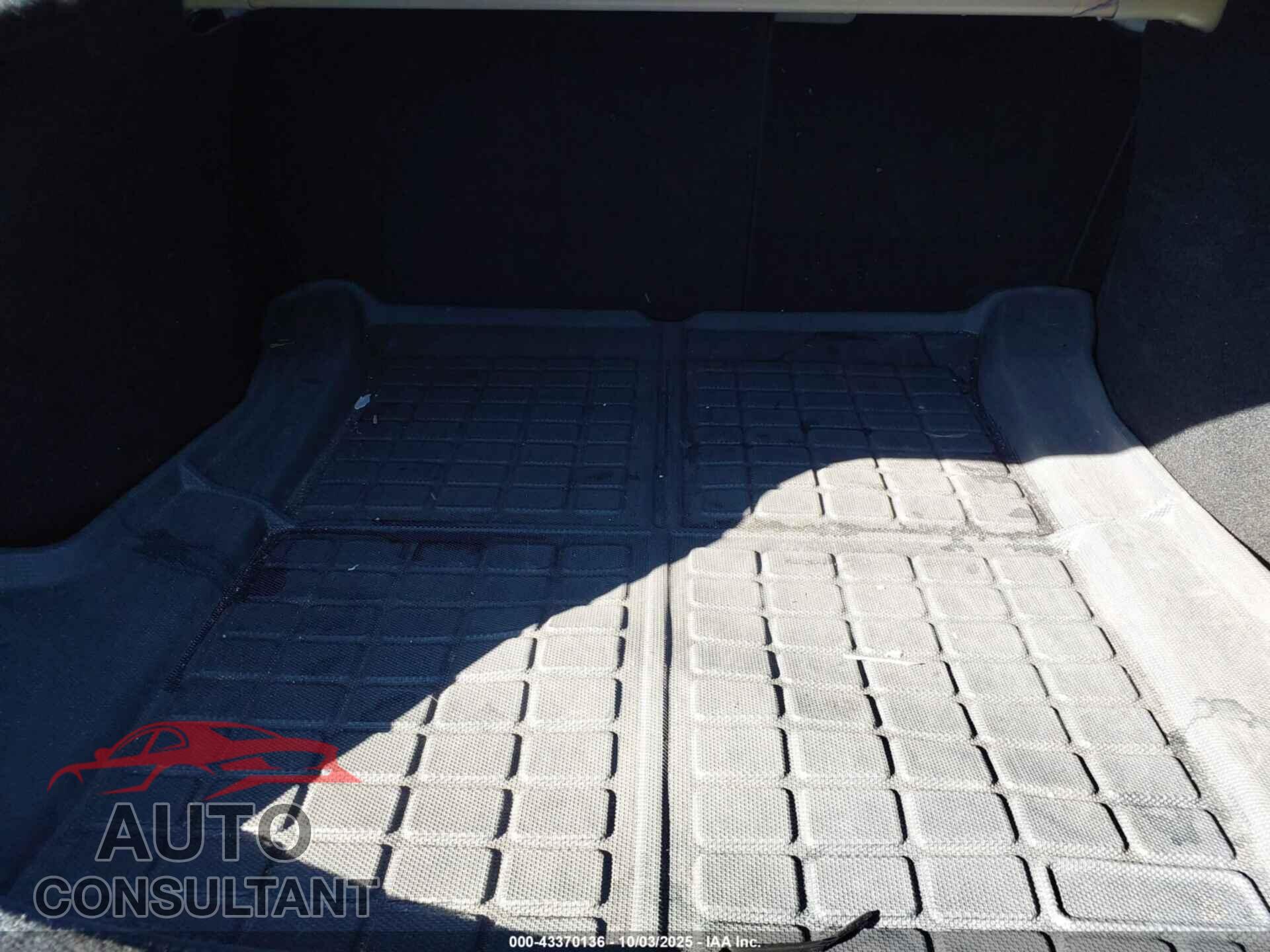 TESLA MODEL 3 2024 - 5YJ3E1EA5RF738526