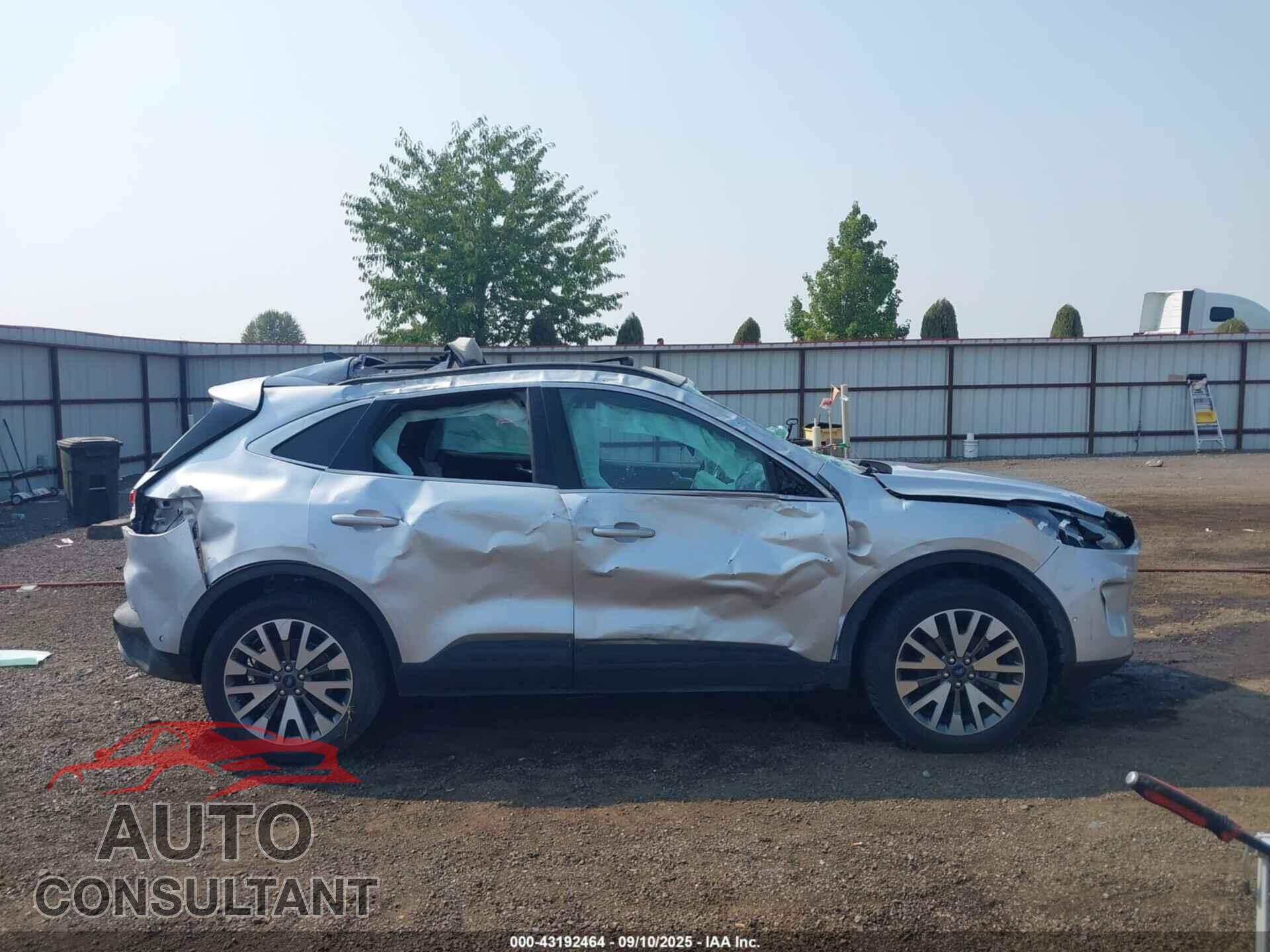 FORD ESCAPE 2020 - 1FMCU9J96LUA79251