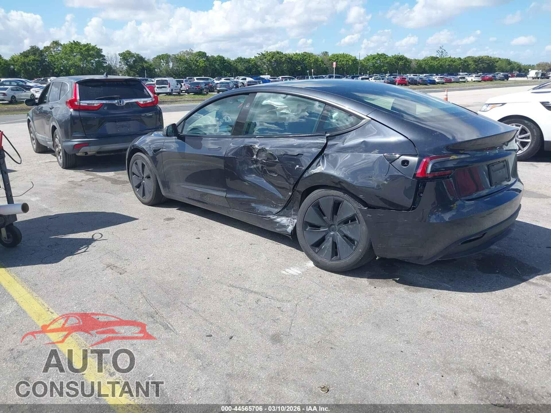 TESLA MODEL 3 2024 - 5YJ3E1EA3RF731350