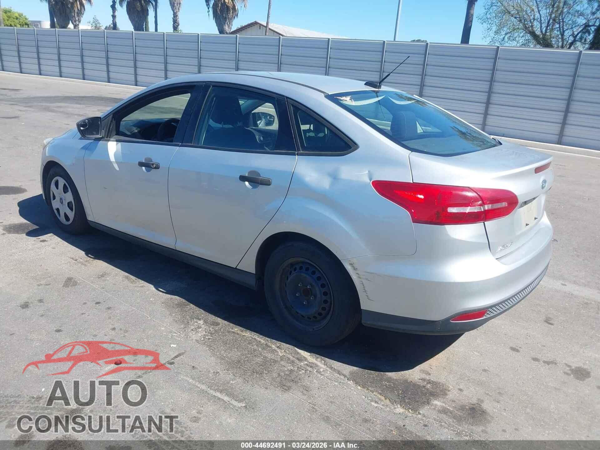 FORD FOCUS 2015 - 1FADP3E21FL306775