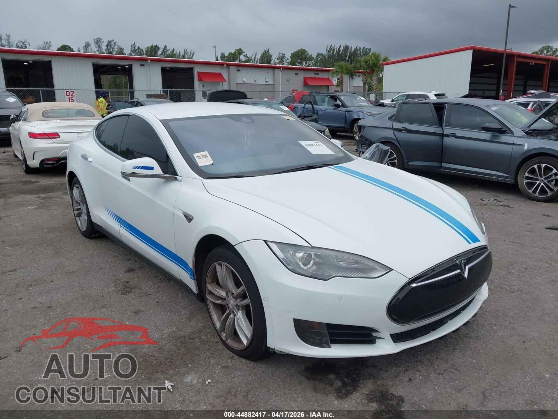 TESLA MODEL S 2015 - 5YJSA1E17FF101950