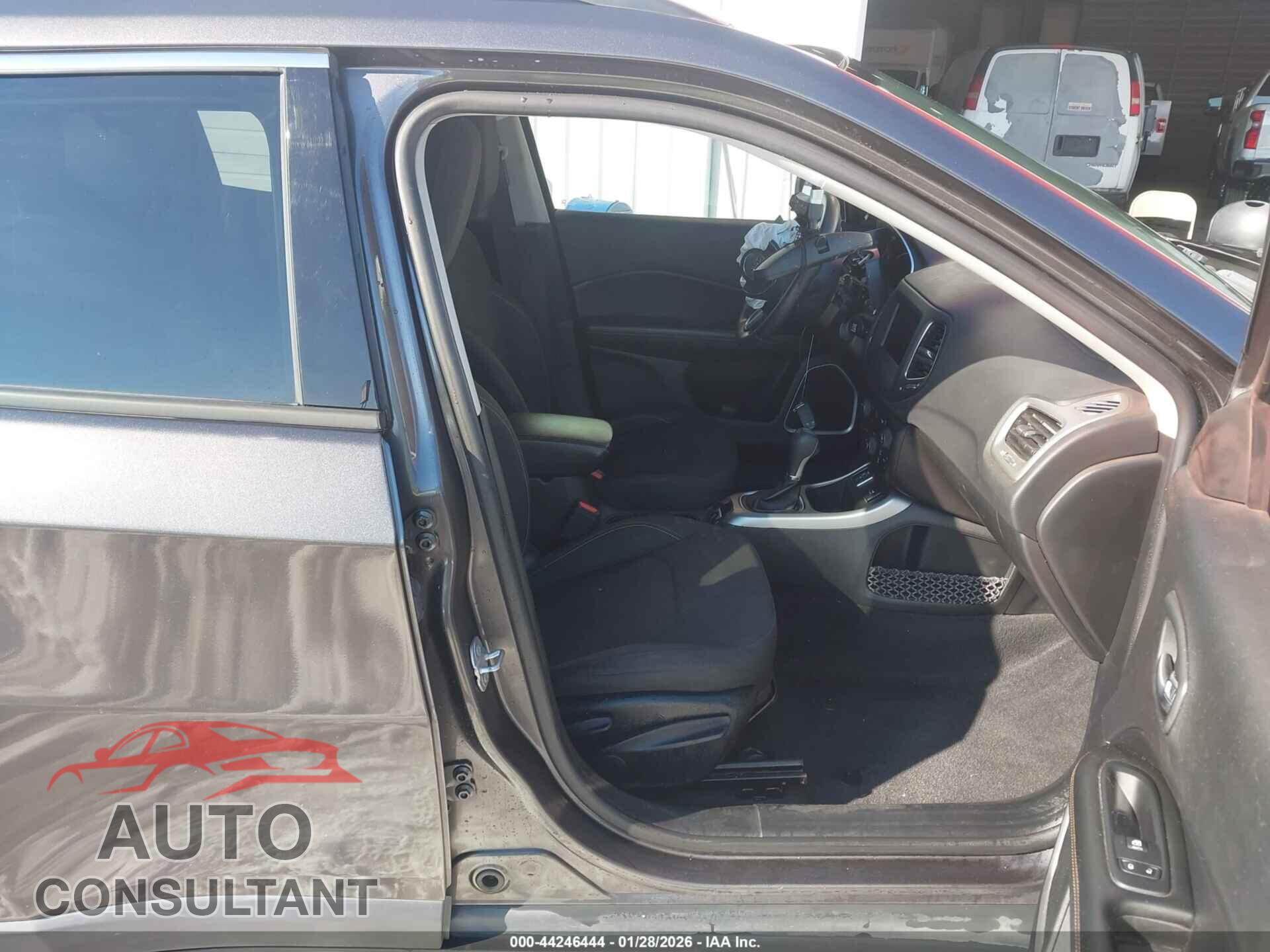 JEEP COMPASS 2019 - 3C4NJCAB5KT613144