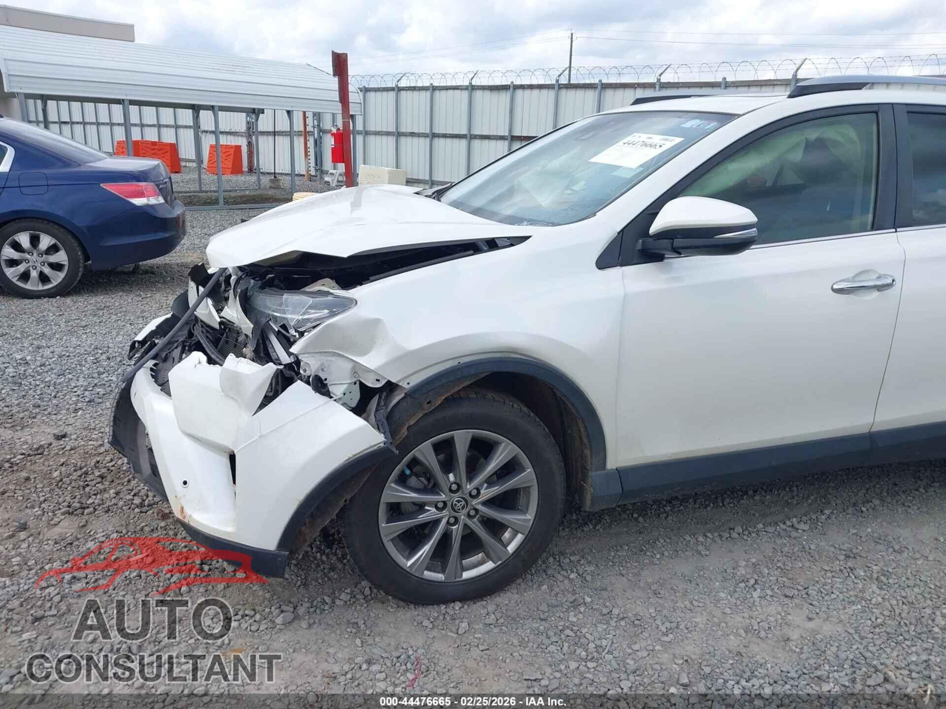 TOYOTA RAV4 2017 - JTMYFREV9HD100886