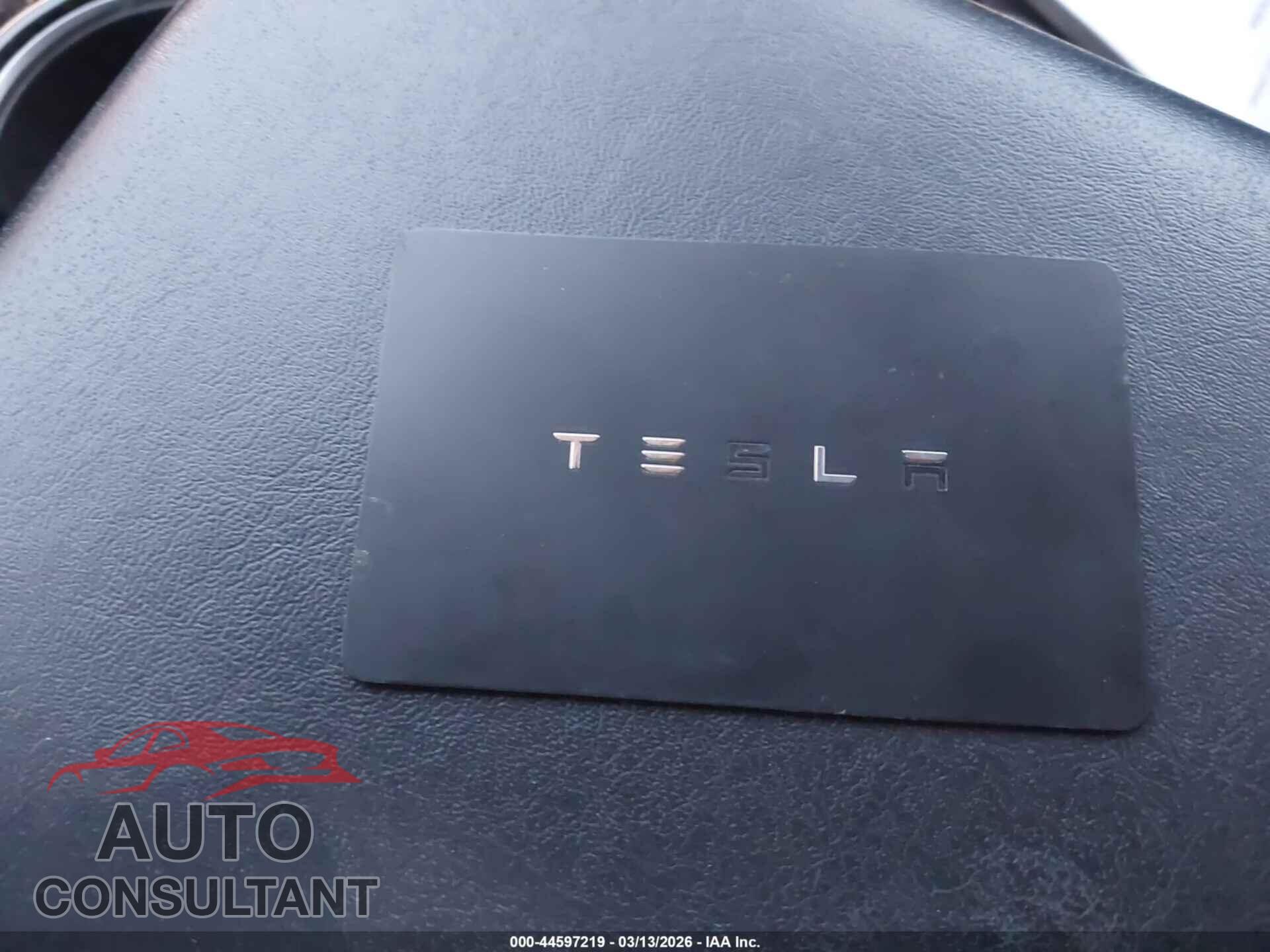 TESLA MODEL 3 2019 - 5YJ3E1EA5KF301129