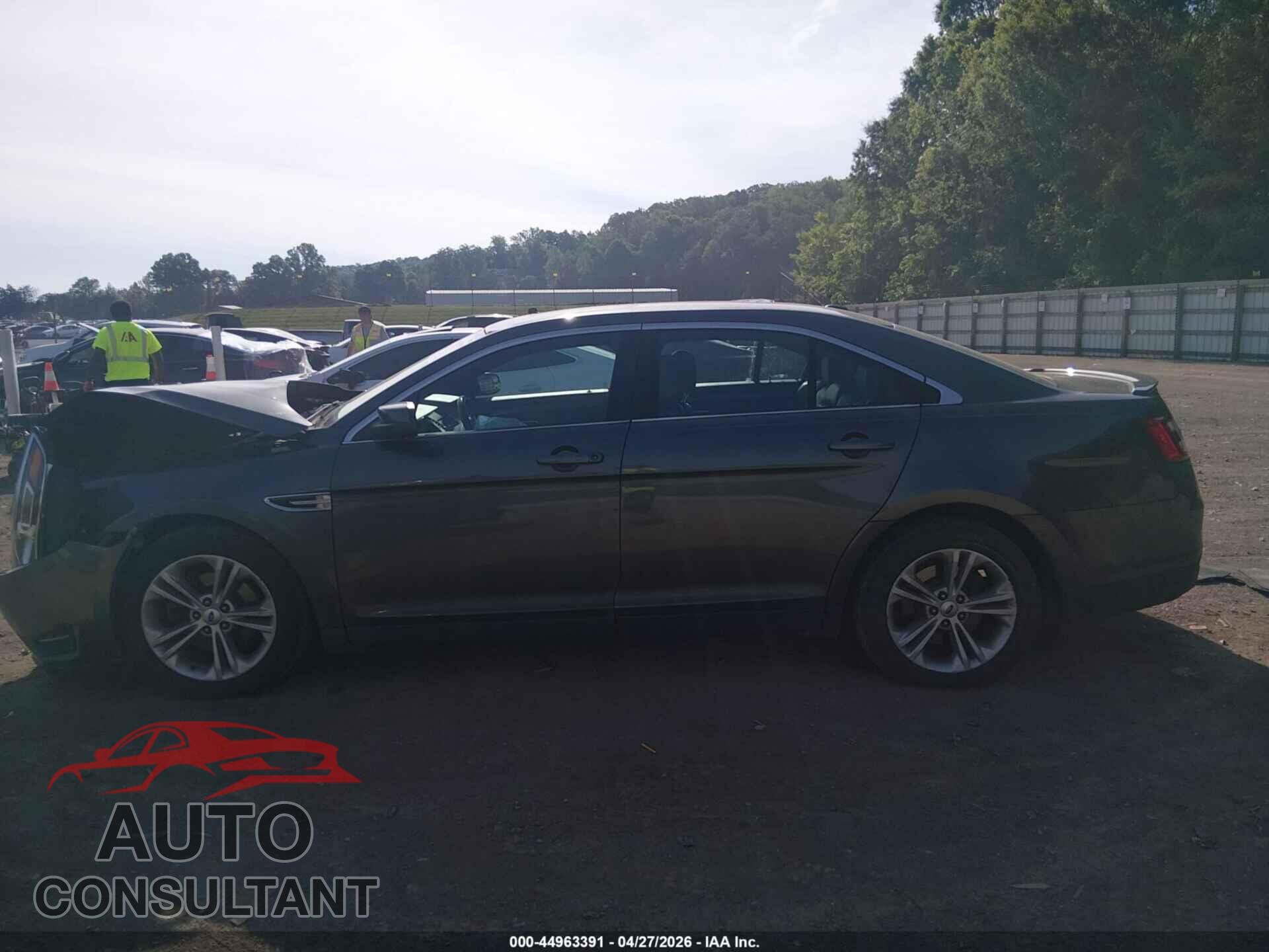 FORD TAURUS 2018 - 1FAHP2E88JG107093