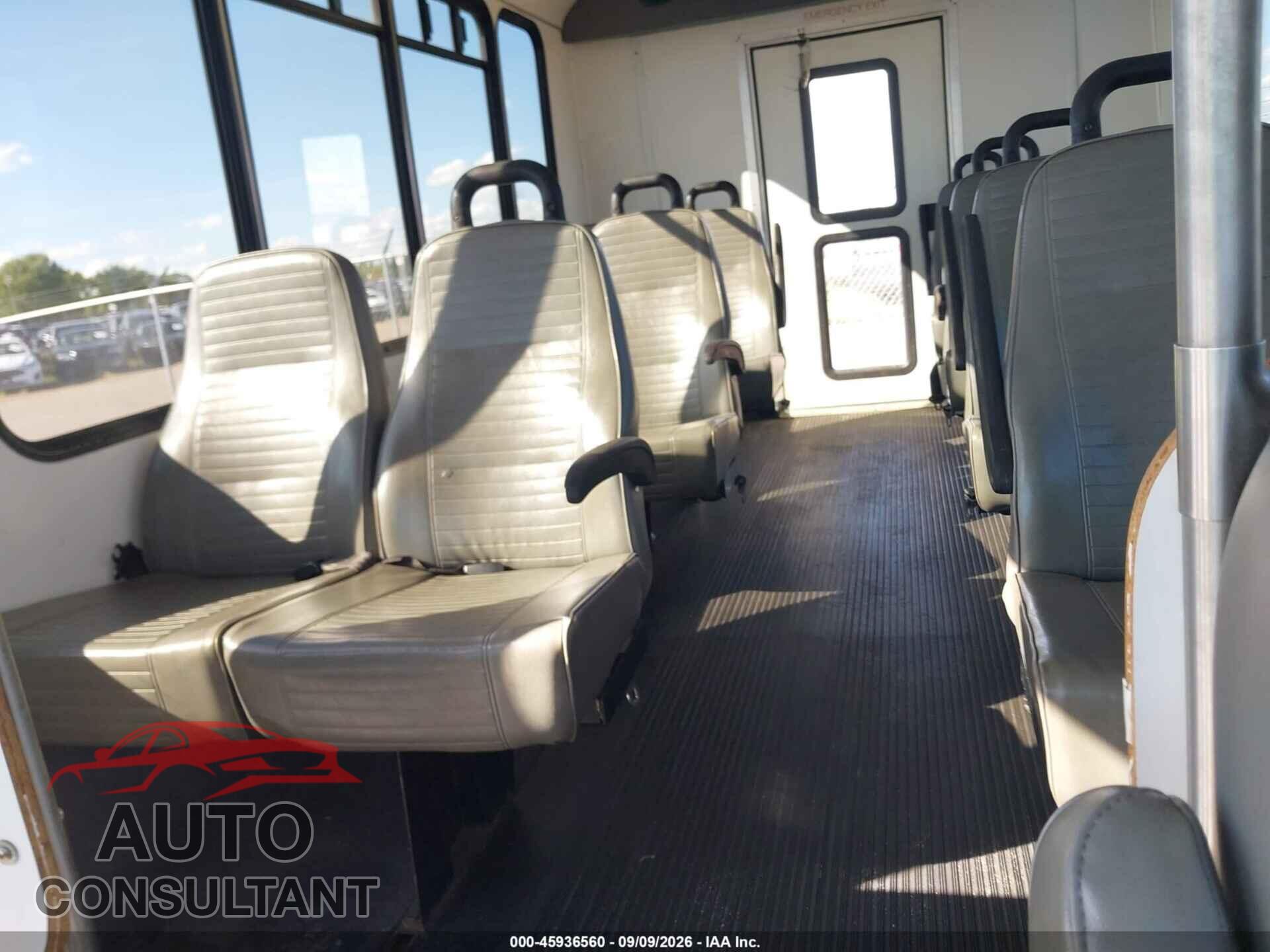 FORD E-350 CUTAWAY 2010 - 1FDEE3FL0ADA65589