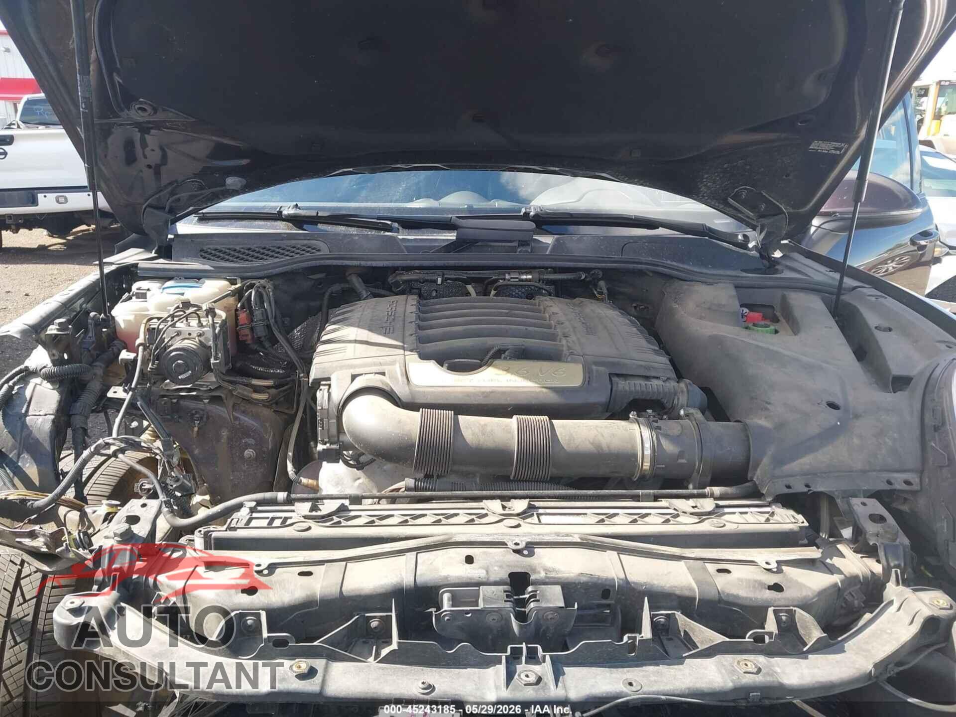 PORSCHE CAYENNE 2018 - WP1AA2A24JKA02402