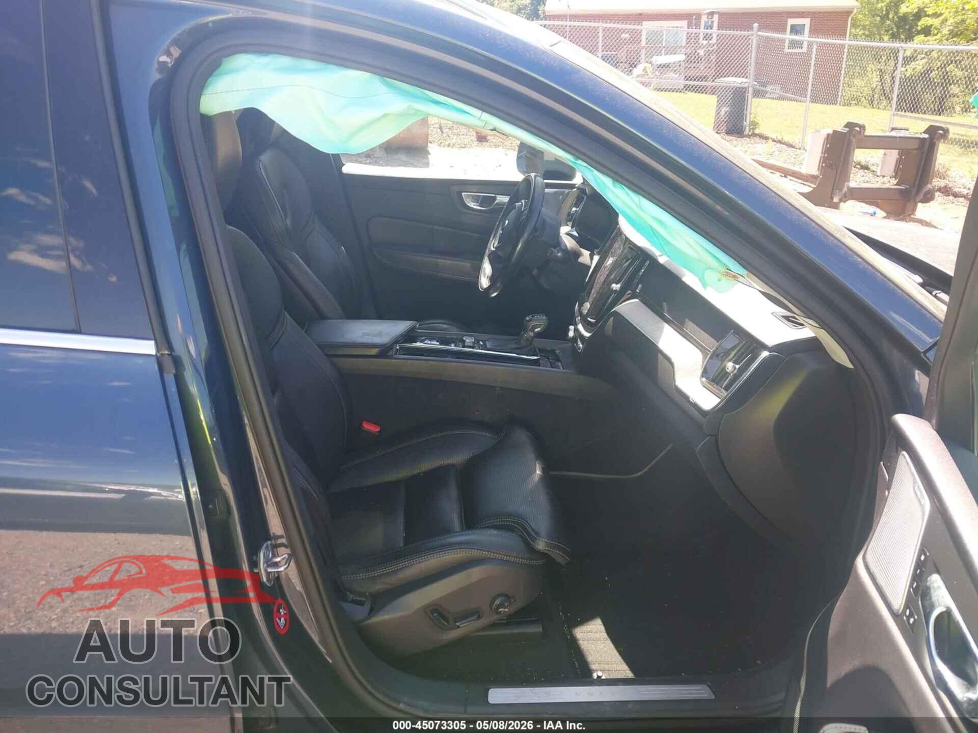 VOLVO XC60 2018 - YV4A22RL3J1046292
