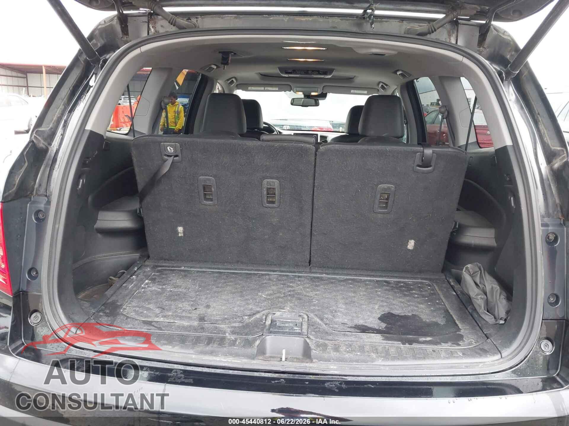 HONDA PILOT 2017 - 5FNYF6H97HB101542