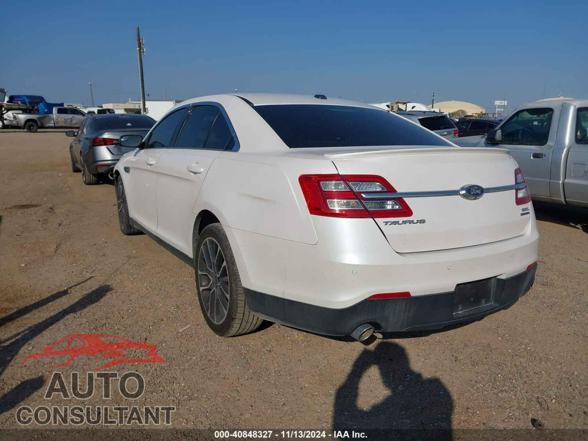 FORD TAURUS 2018 - 1FAHP2E89JG132665