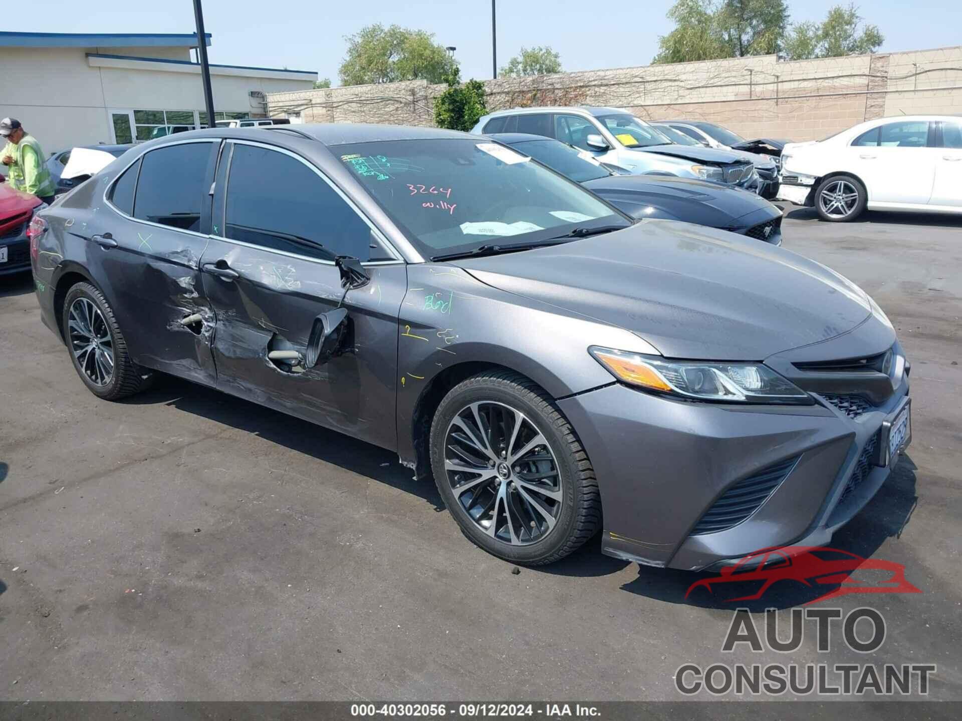 TOYOTA CAMRY 2018 - 4T1B11HK1JU563274