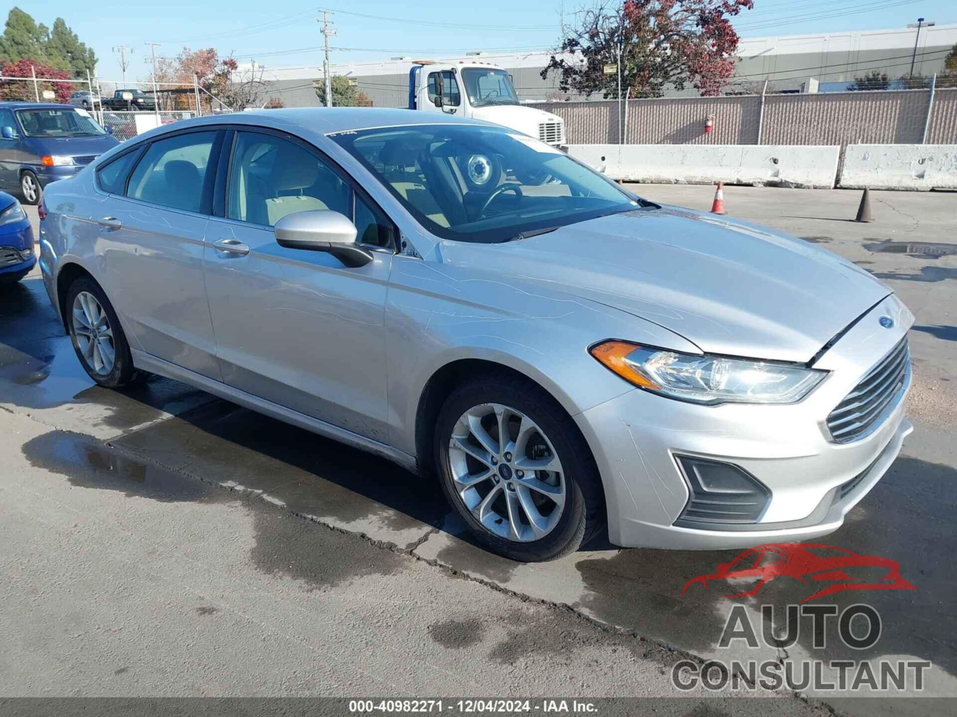 FORD FUSION HYBRID 2019 - 3FA6P0LU3KR240091
