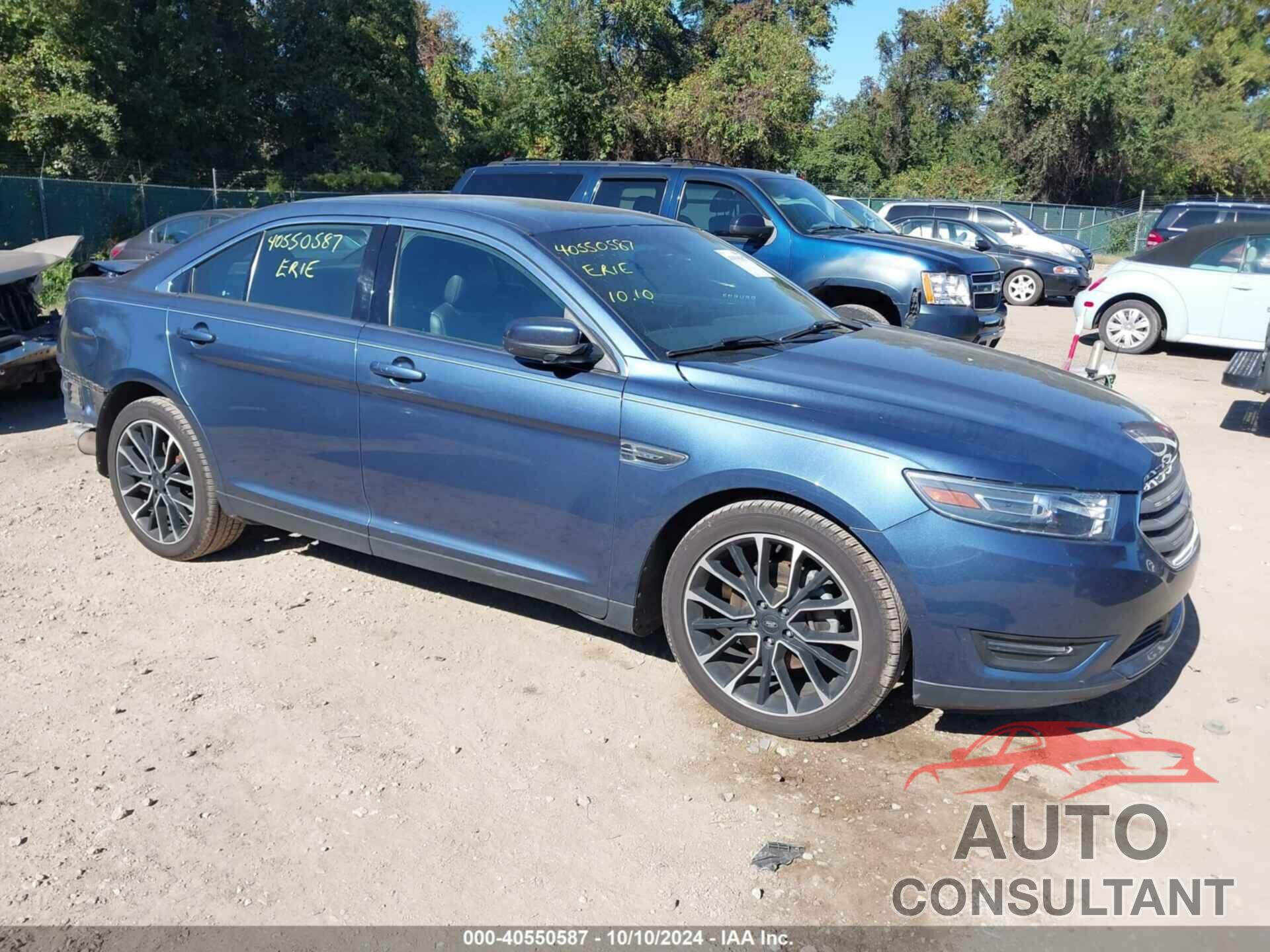 FORD TAURUS 2018 - 1FAHP2E80JG101031