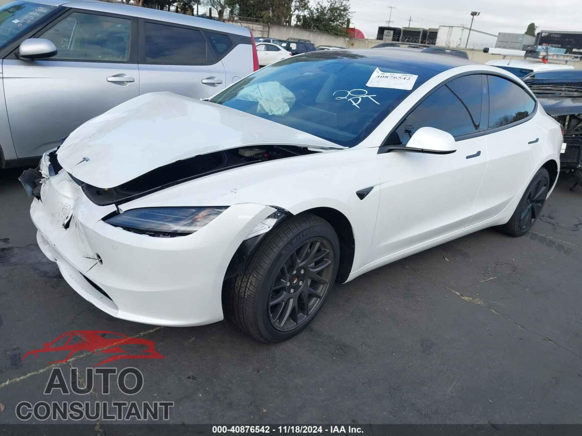 TESLA MODEL 3 2024 - 5YJ3E1EA5RF782381