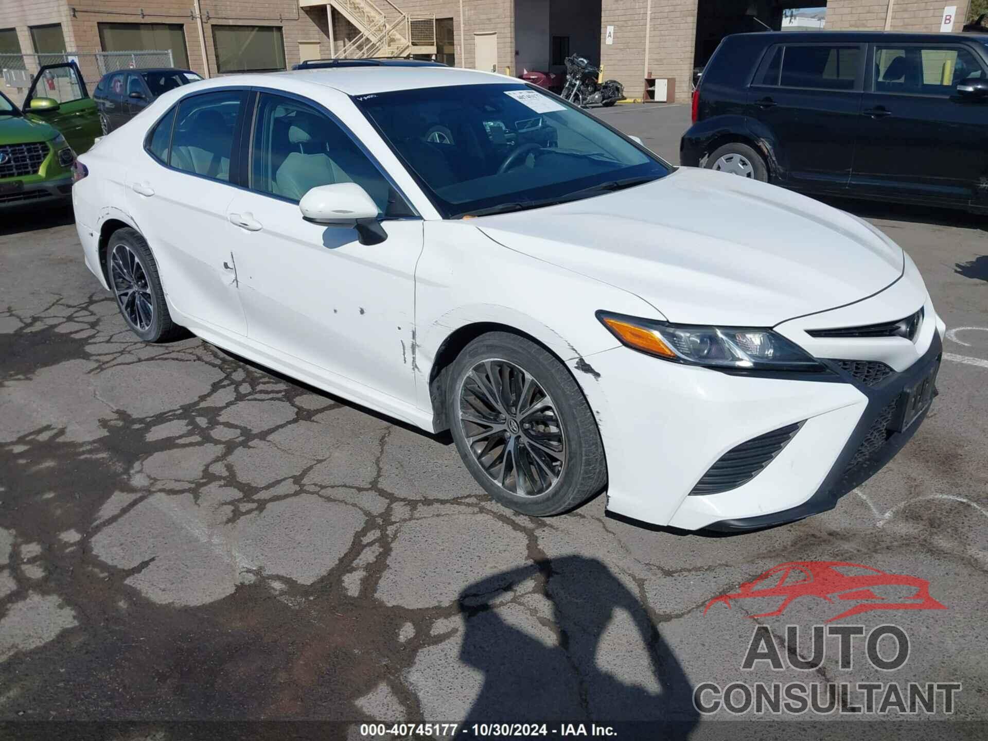 TOYOTA CAMRY 2018 - 4T1B11HK1JU065267