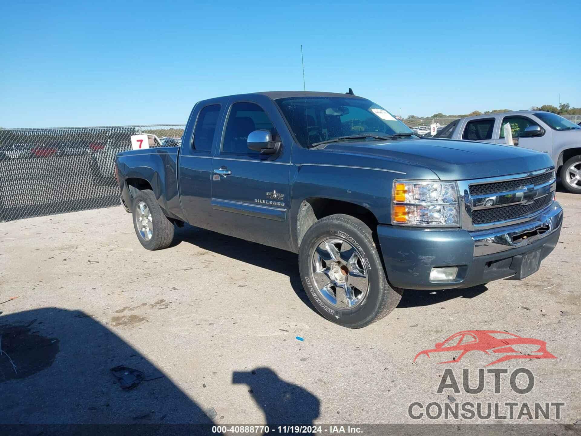 CHEVROLET SILVERADO 1500 2011 - 1GCRCSE06BZ136991