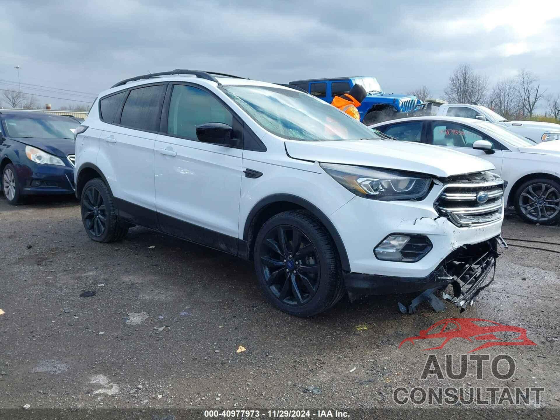 FORD ESCAPE 2017 - 1FMCU0GD7HUA79953