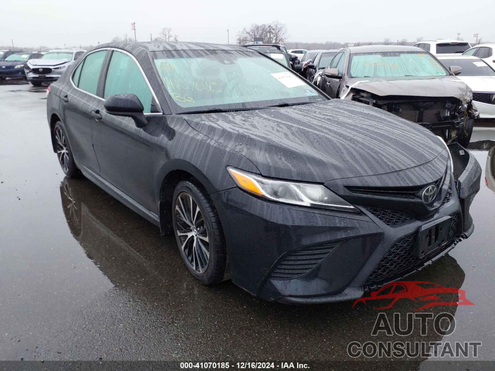 TOYOTA CAMRY 2018 - 4T1B11HK5JU638896