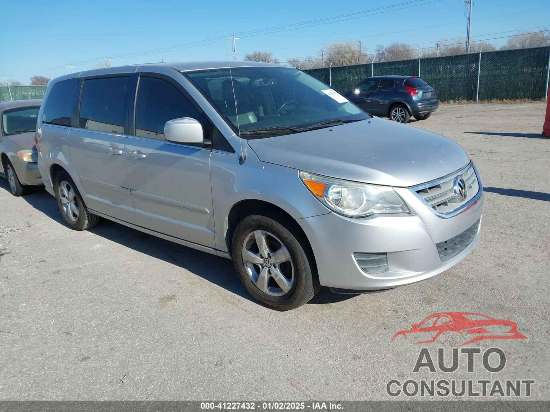 VOLKSWAGEN ROUTAN 2010 - 2V4RW3D16AR424113