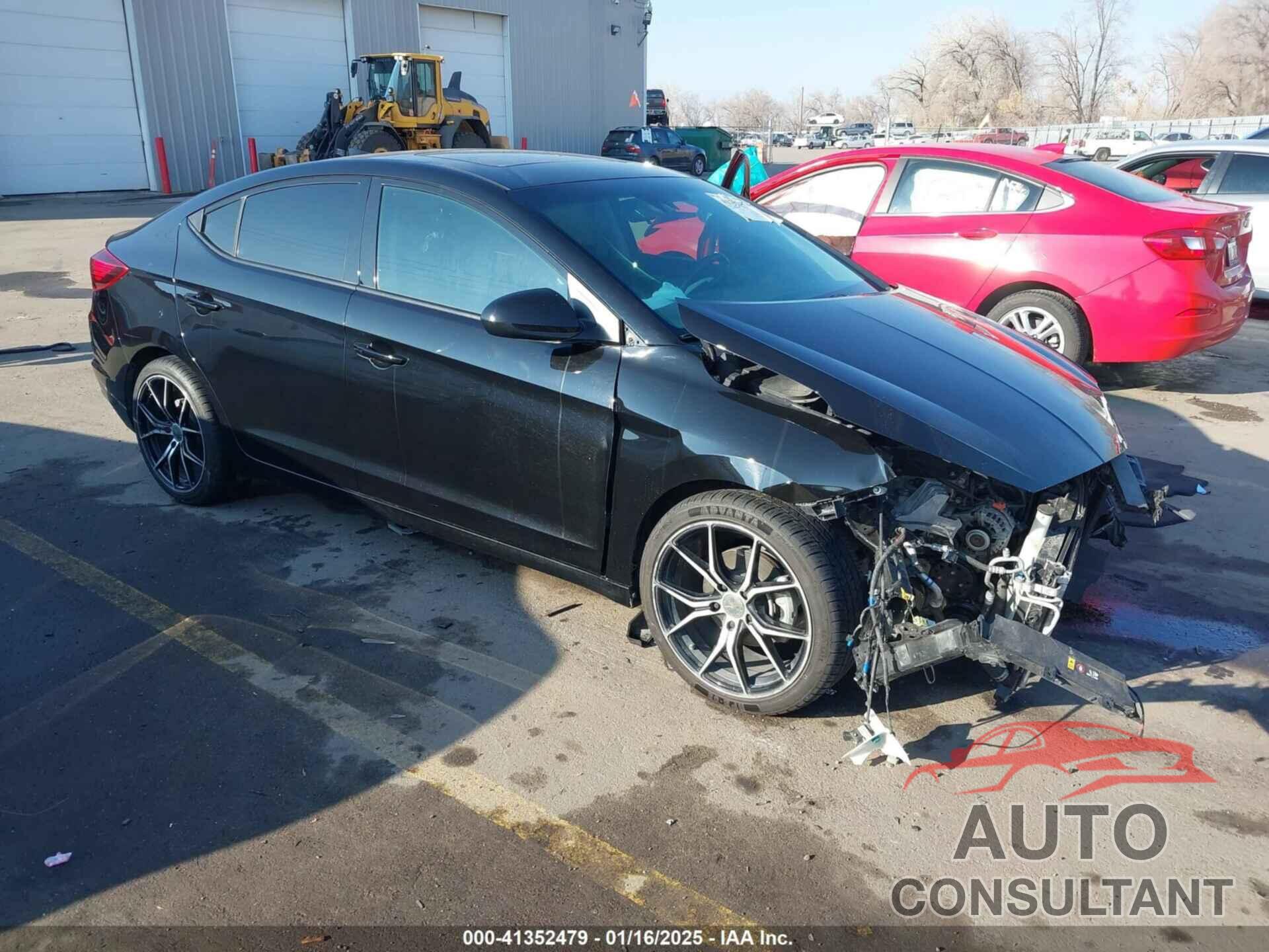 HYUNDAI ELANTRA 2019 - KMHD84LF4KU778097