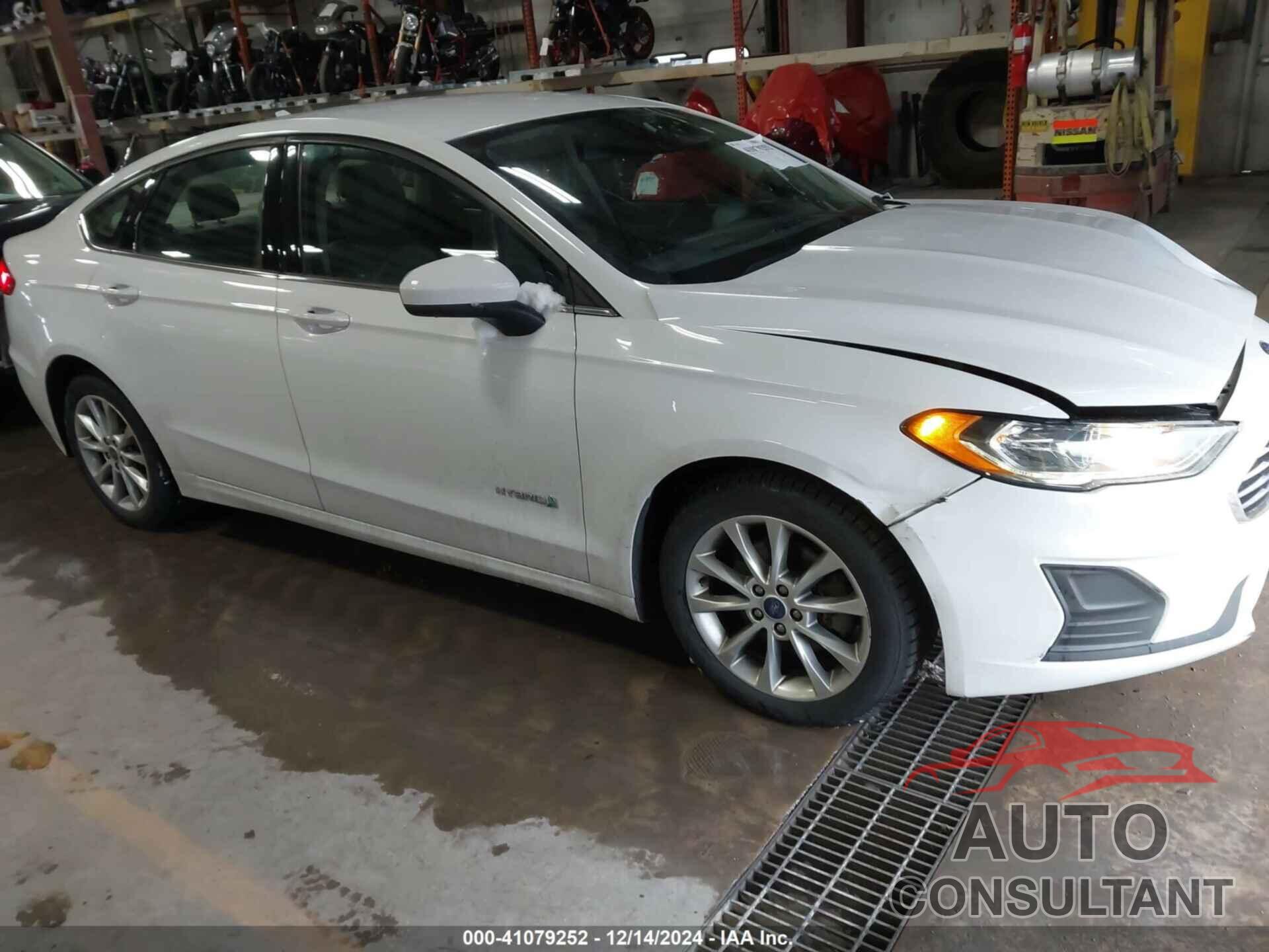 FORD FUSION HYBRID 2019 - 3FA6P0LUXKR188040
