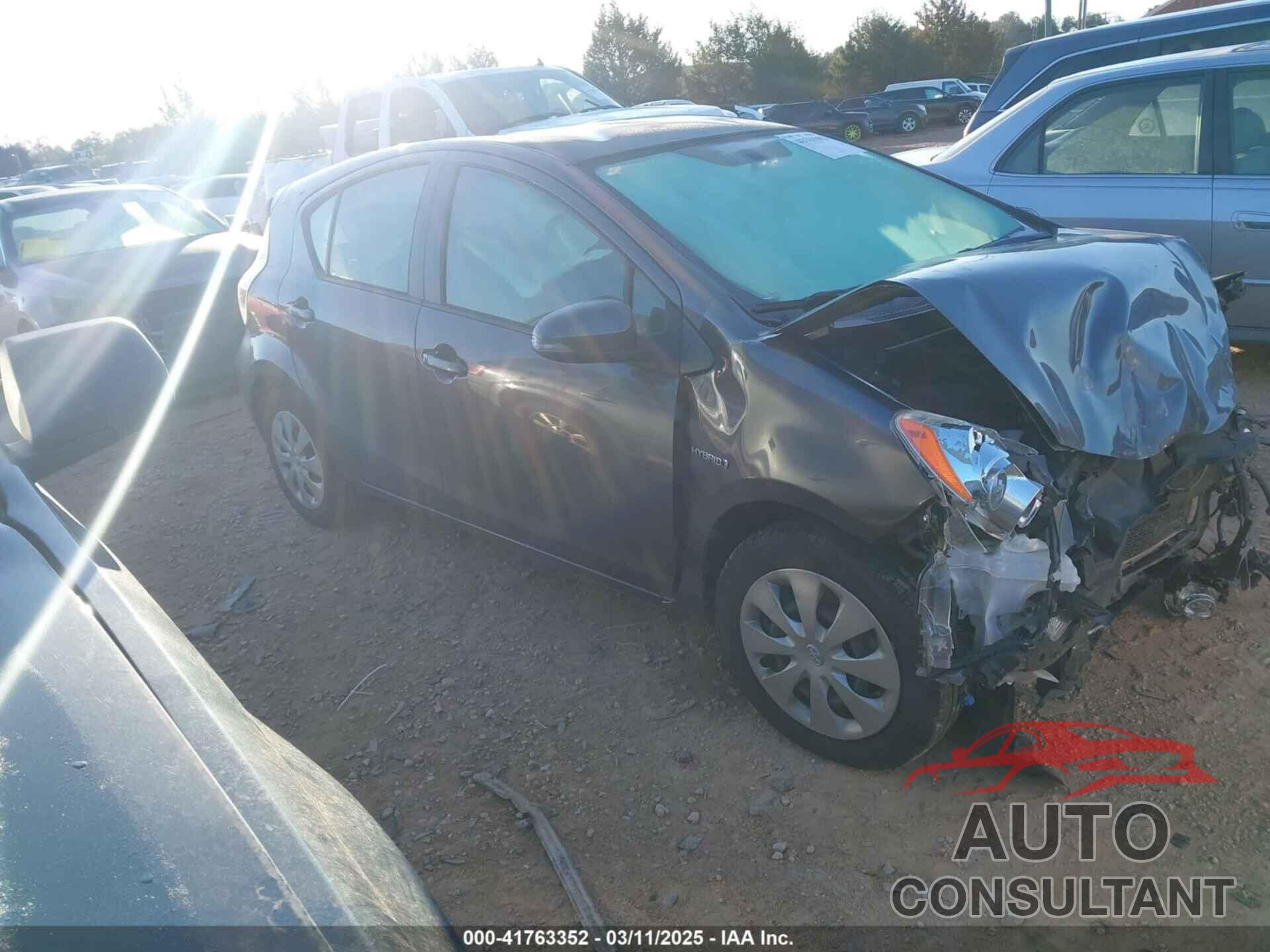 TOYOTA PRIUS C 2014 - JTDKDTB33E1570372