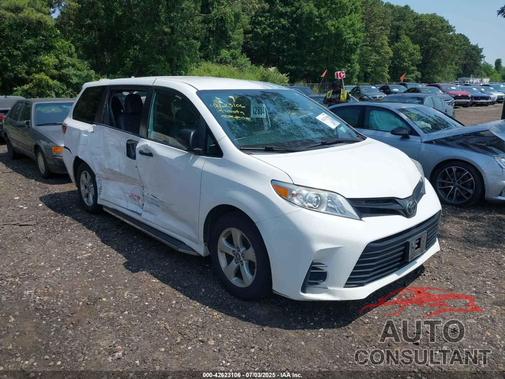 TOYOTA SIENNA 2019 - 5TDZZ3DC8KS003117