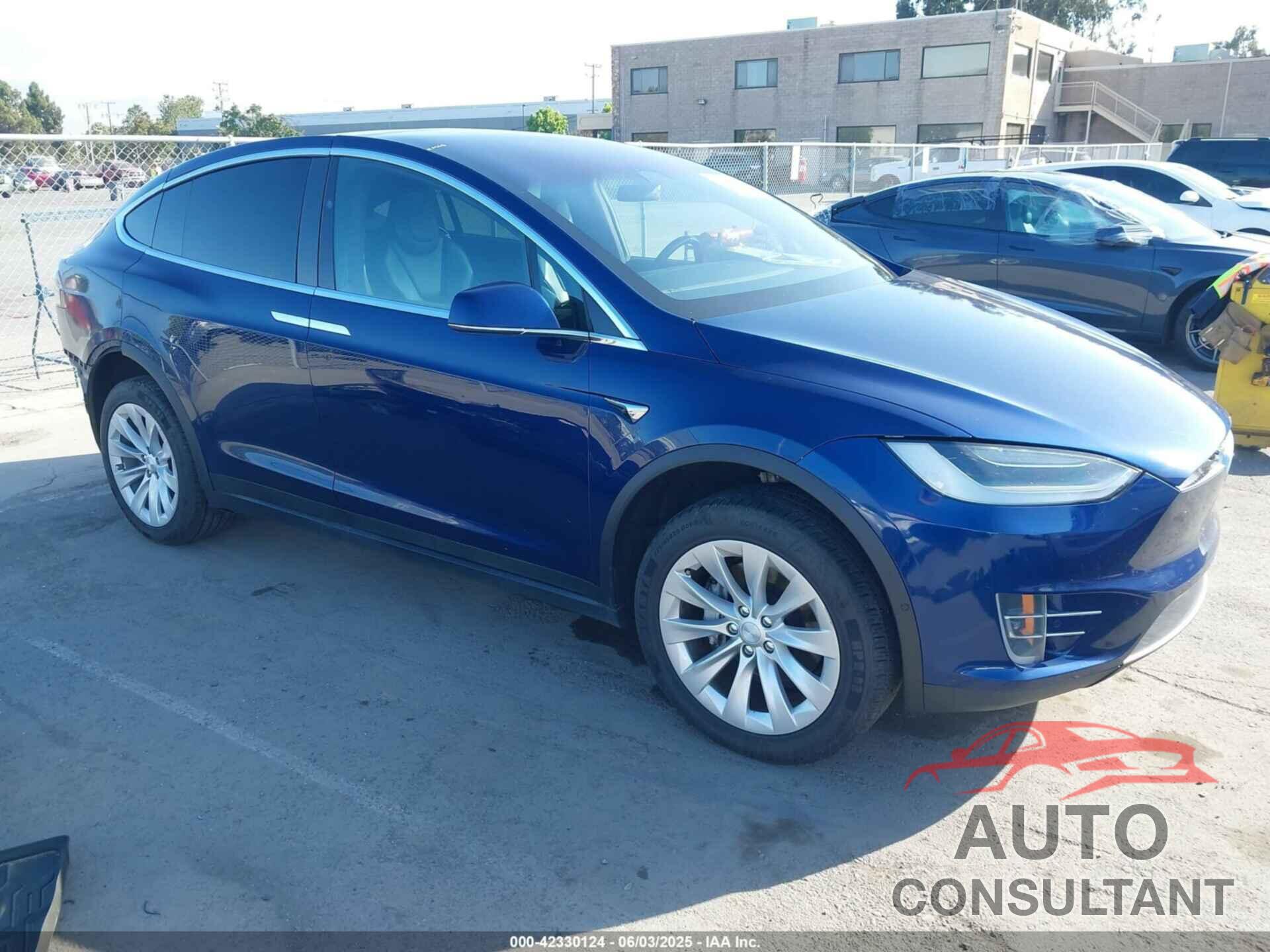TESLA MODEL X 2018 - 5YJXCAE20JF123676