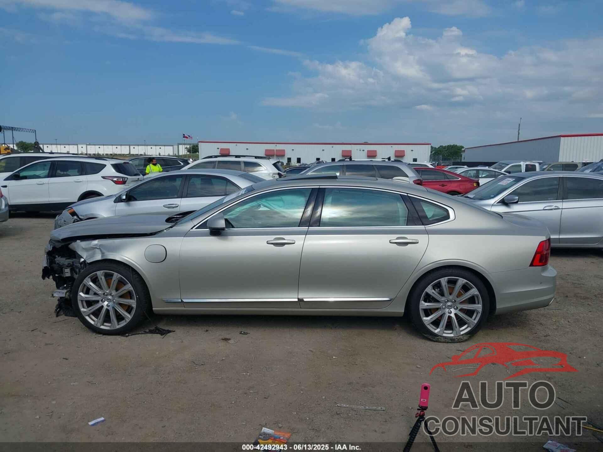 VOLVO S90 HYBRID 2018 - LVYBR0AL4JP046116