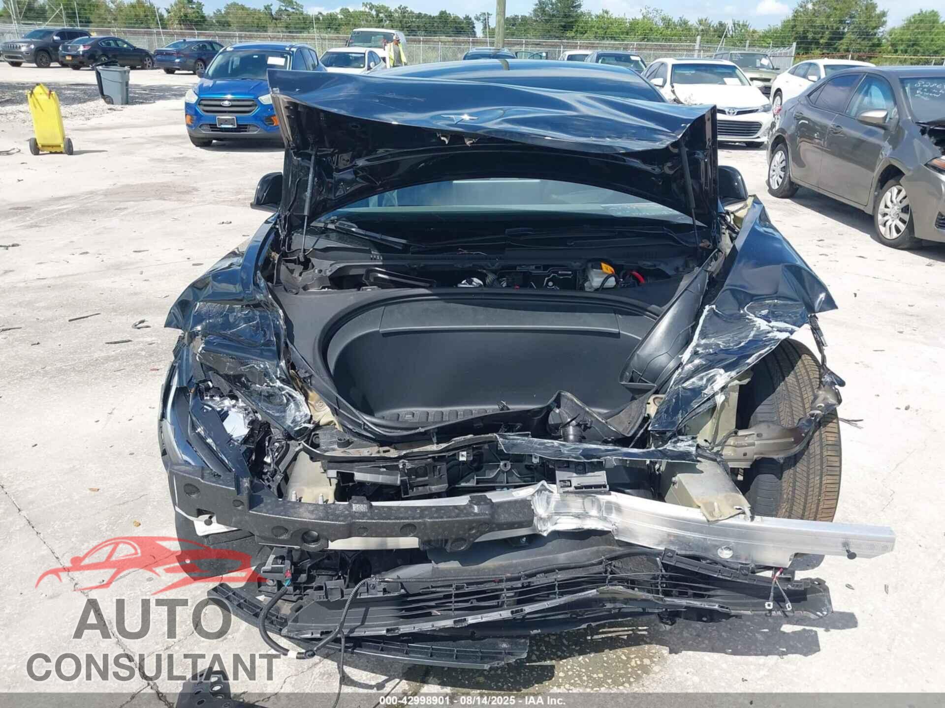 TESLA MODEL 3 2024 - 5YJ3E1EA2RF739195