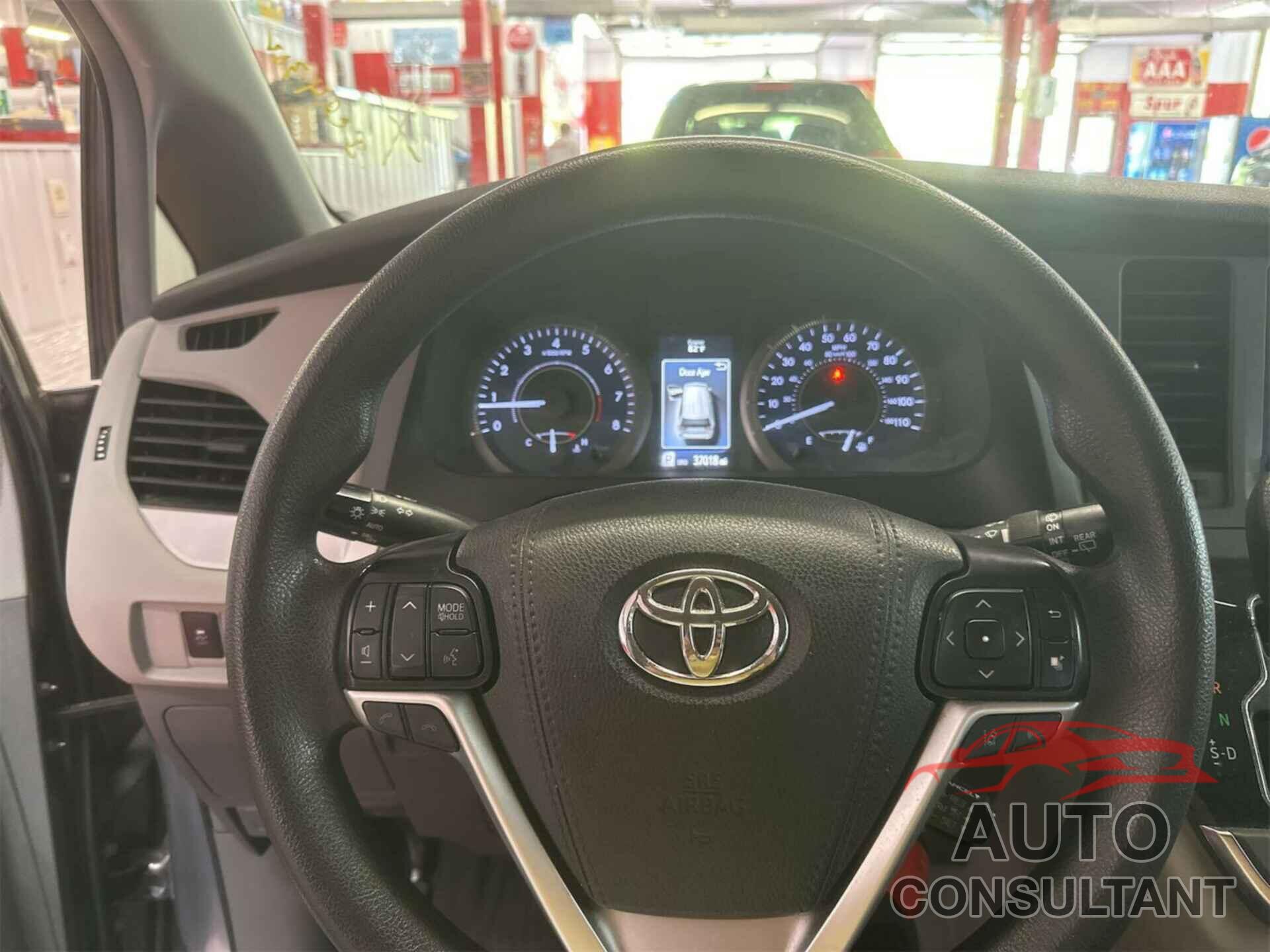 TOYOTA SIENNA 2019 - 5TDZZ3DC5KS001485