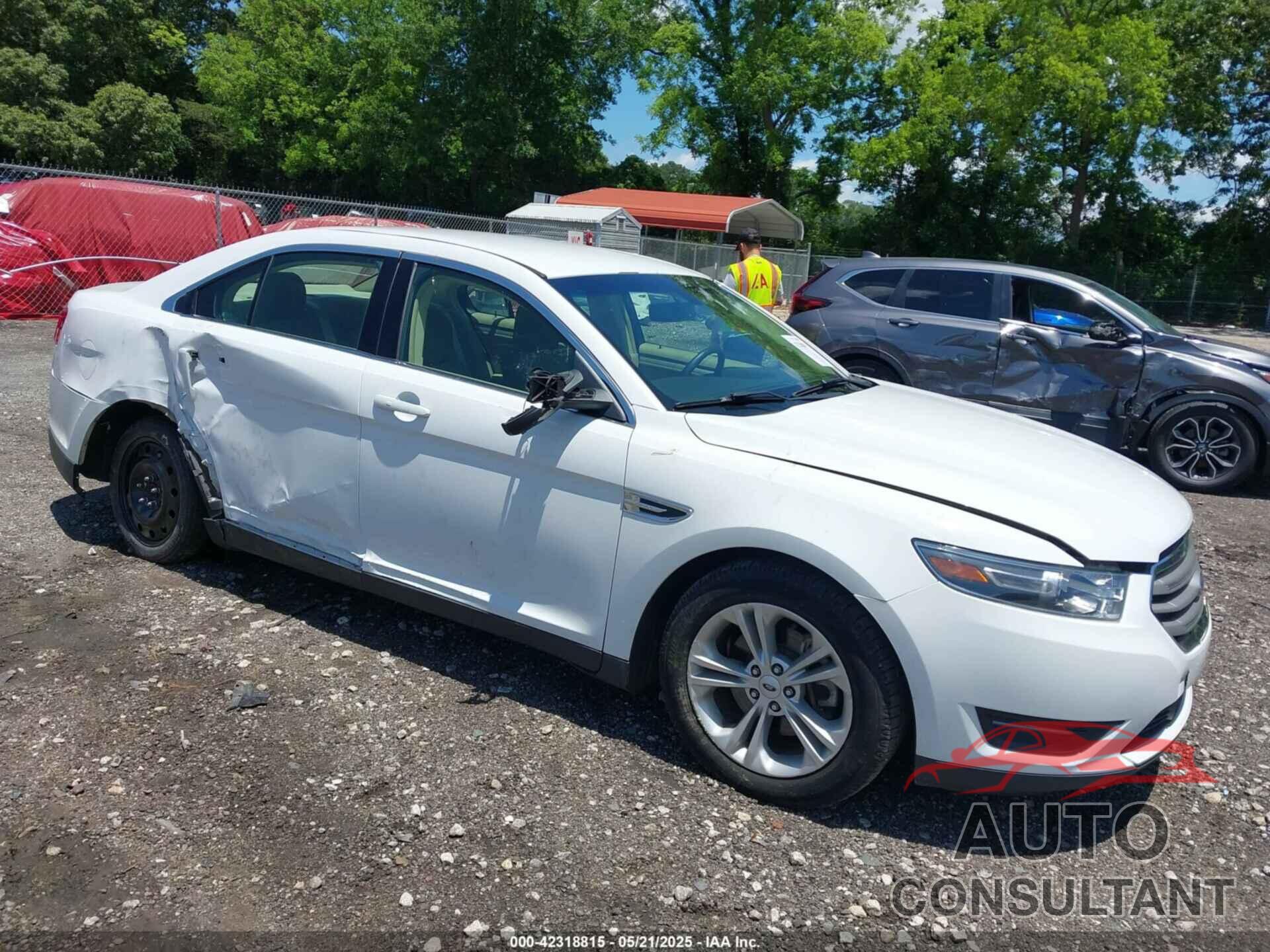 FORD TAURUS 2017 - 1FAHP2E87HG112215