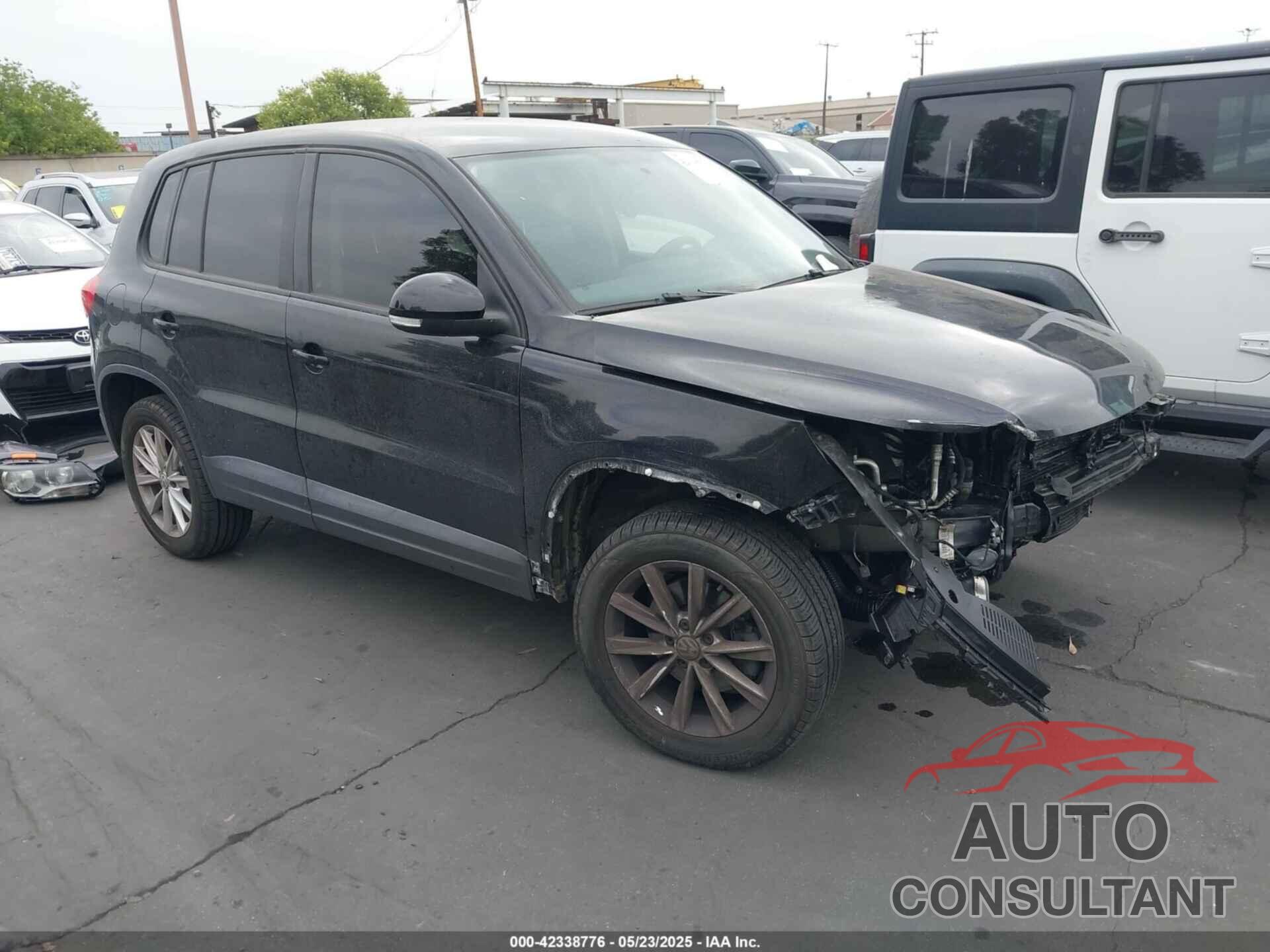 VOLKSWAGEN TIGUAN 2017 - WVGAV7AX6HK053775