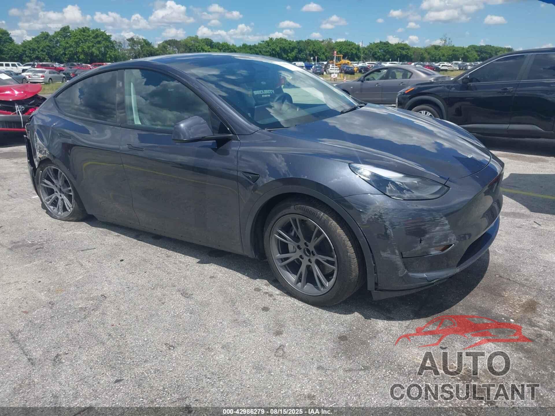 TESLA MODEL Y 2025 - 7SAYGDED9SA365105