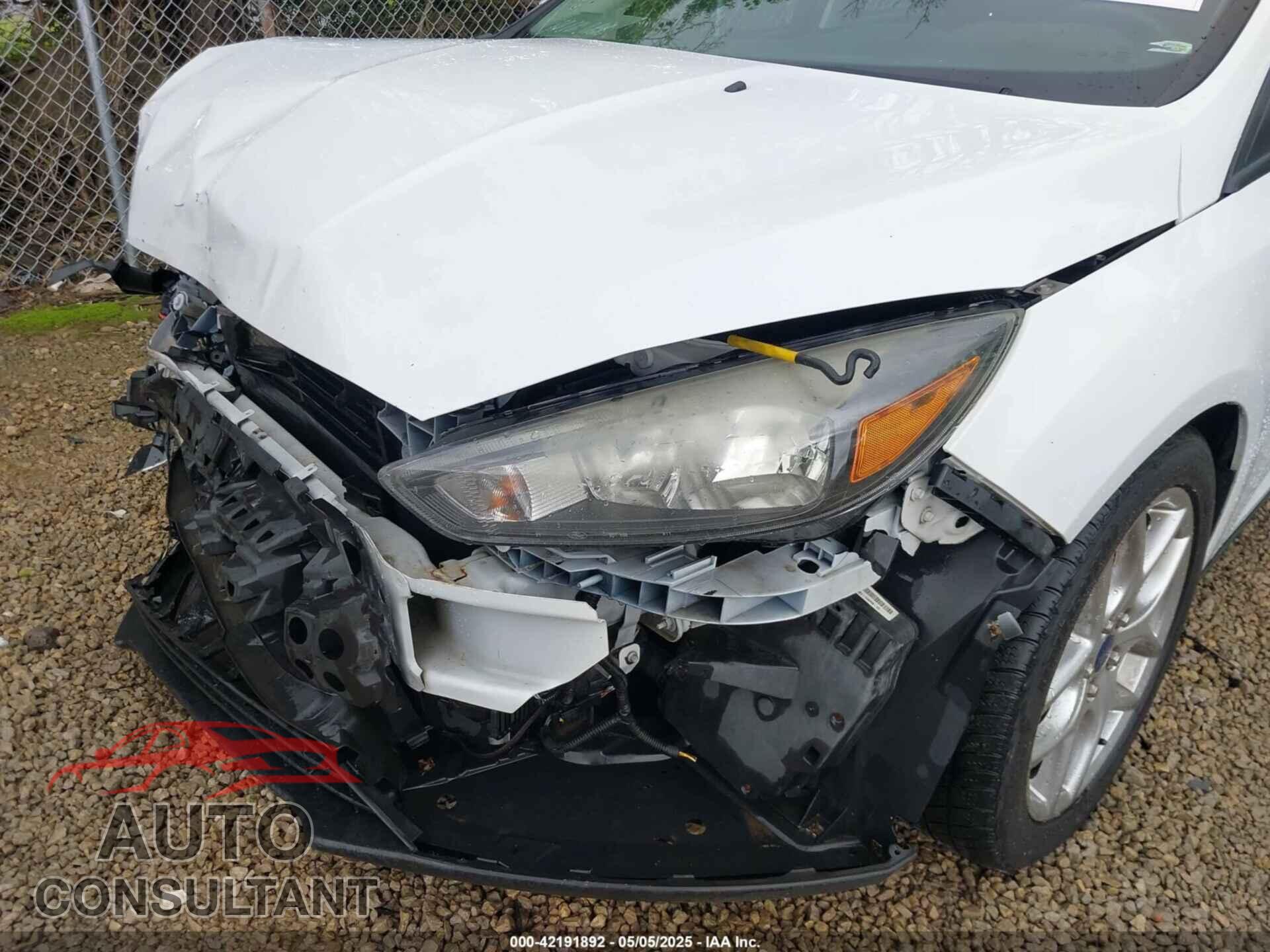 FORD FOCUS 2015 - 1FADP3K28FL379307