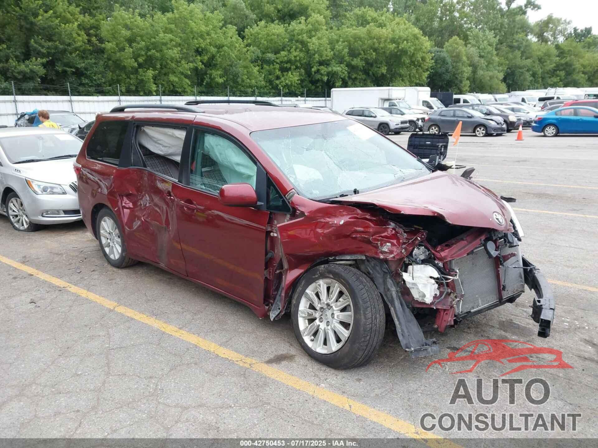 TOYOTA SIENNA 2015 - 5TDJK3DC1FS121548