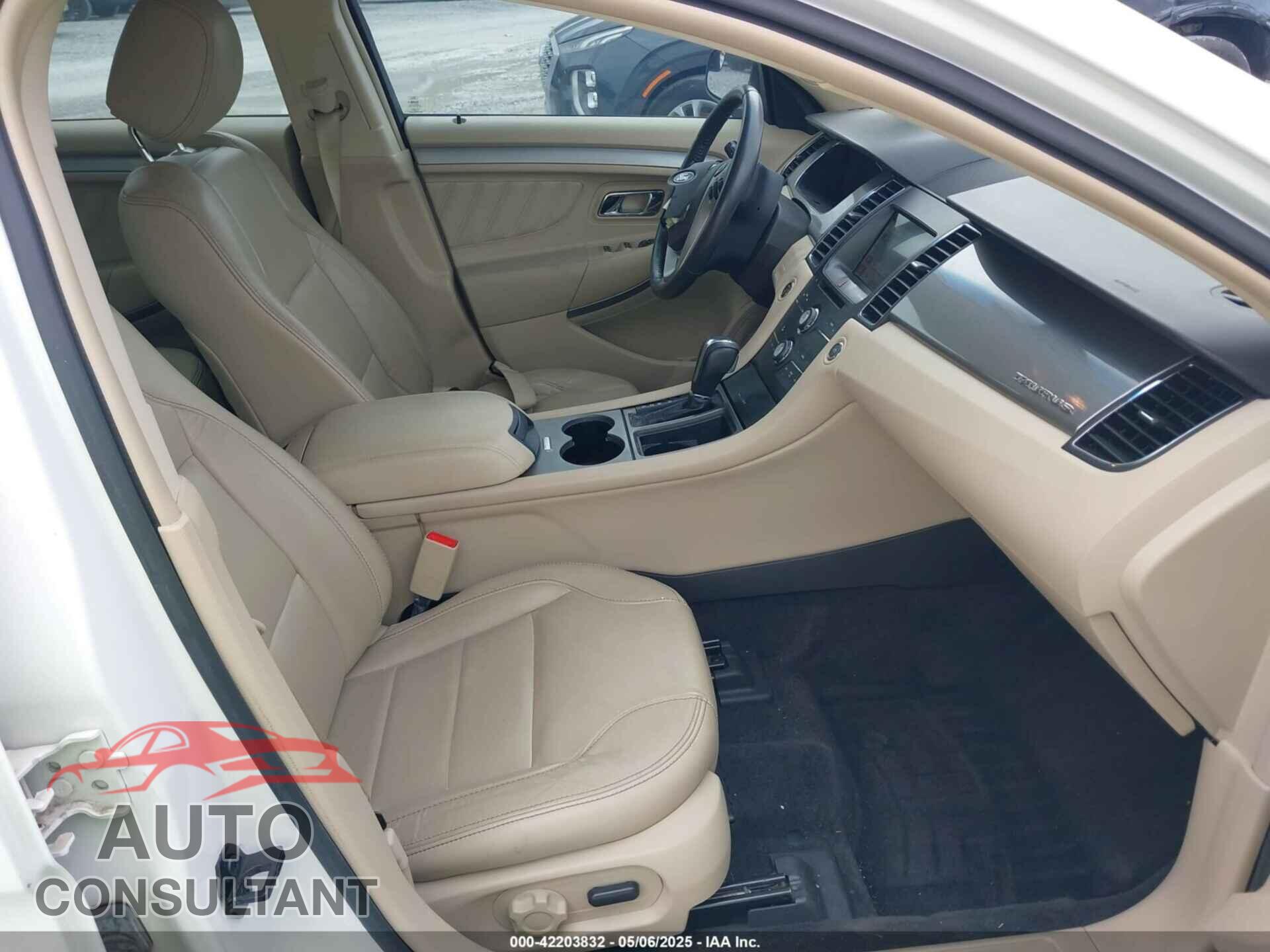 FORD TAURUS 2018 - 1FAHP2E84JG113165